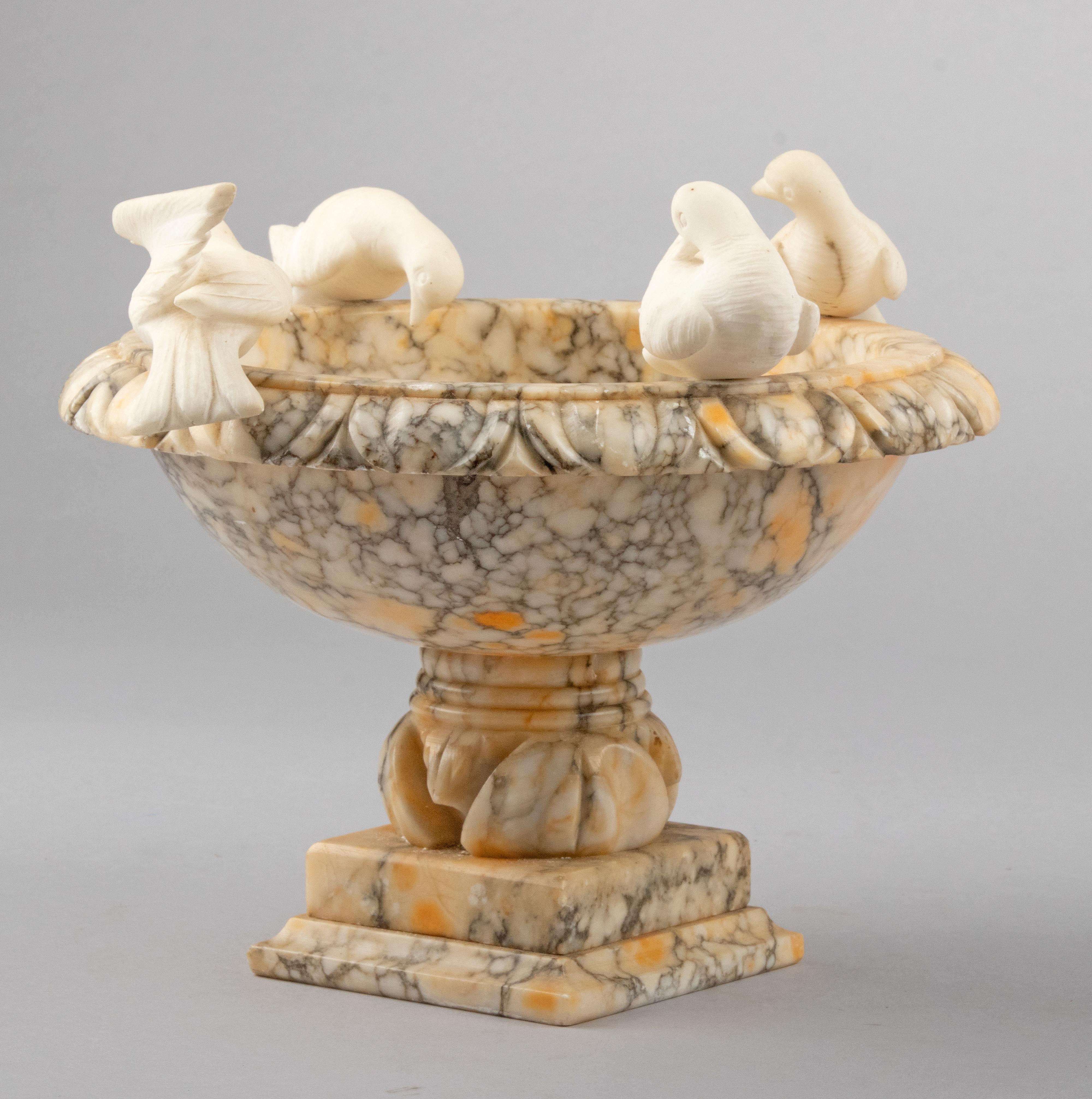 Decorative bowl, made of marble. There are birds on the edge, these are made of alabaster. This decorative bowl can also be used as a bird bath in the garden.