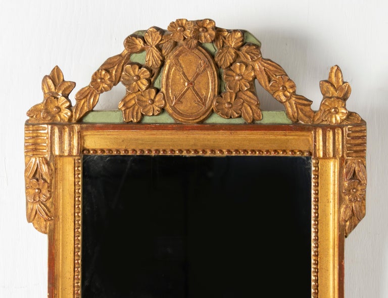 Decorative Vintage Mirror Made of Gilded Resin For Sale at 1stDibs
