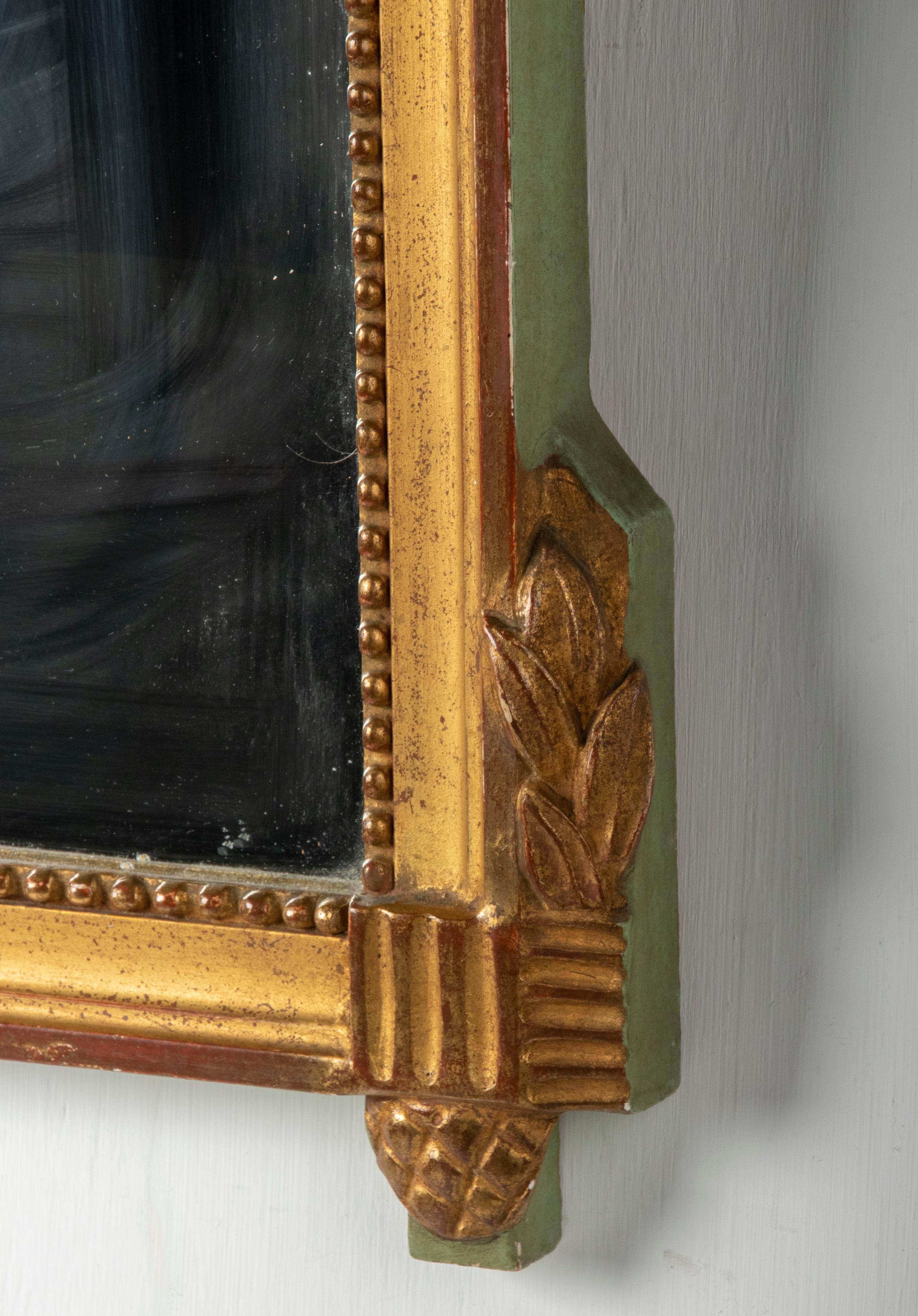 Miroir décoratif vintage en résine dorée en vente 5