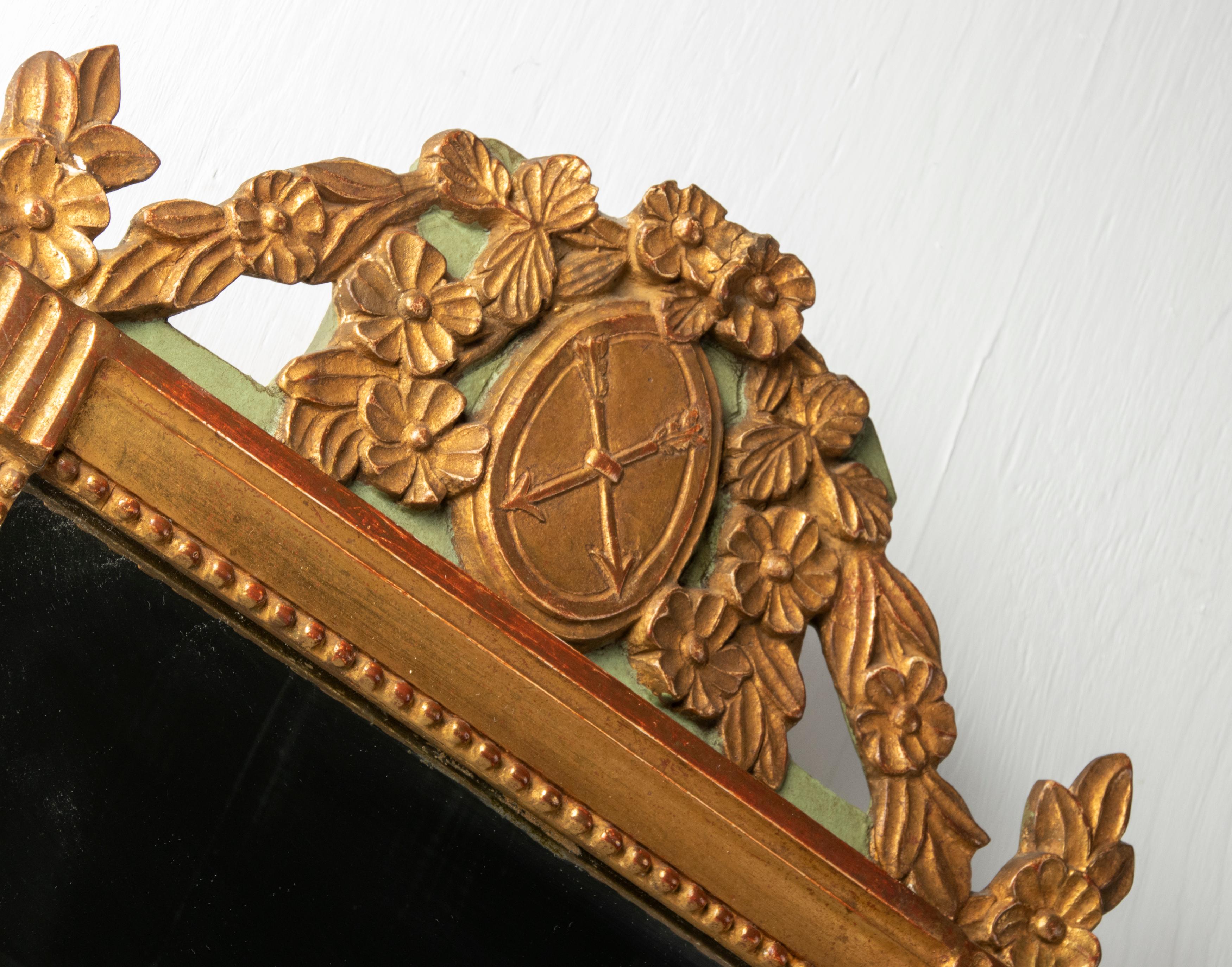 Miroir décoratif vintage en résine dorée en vente 10