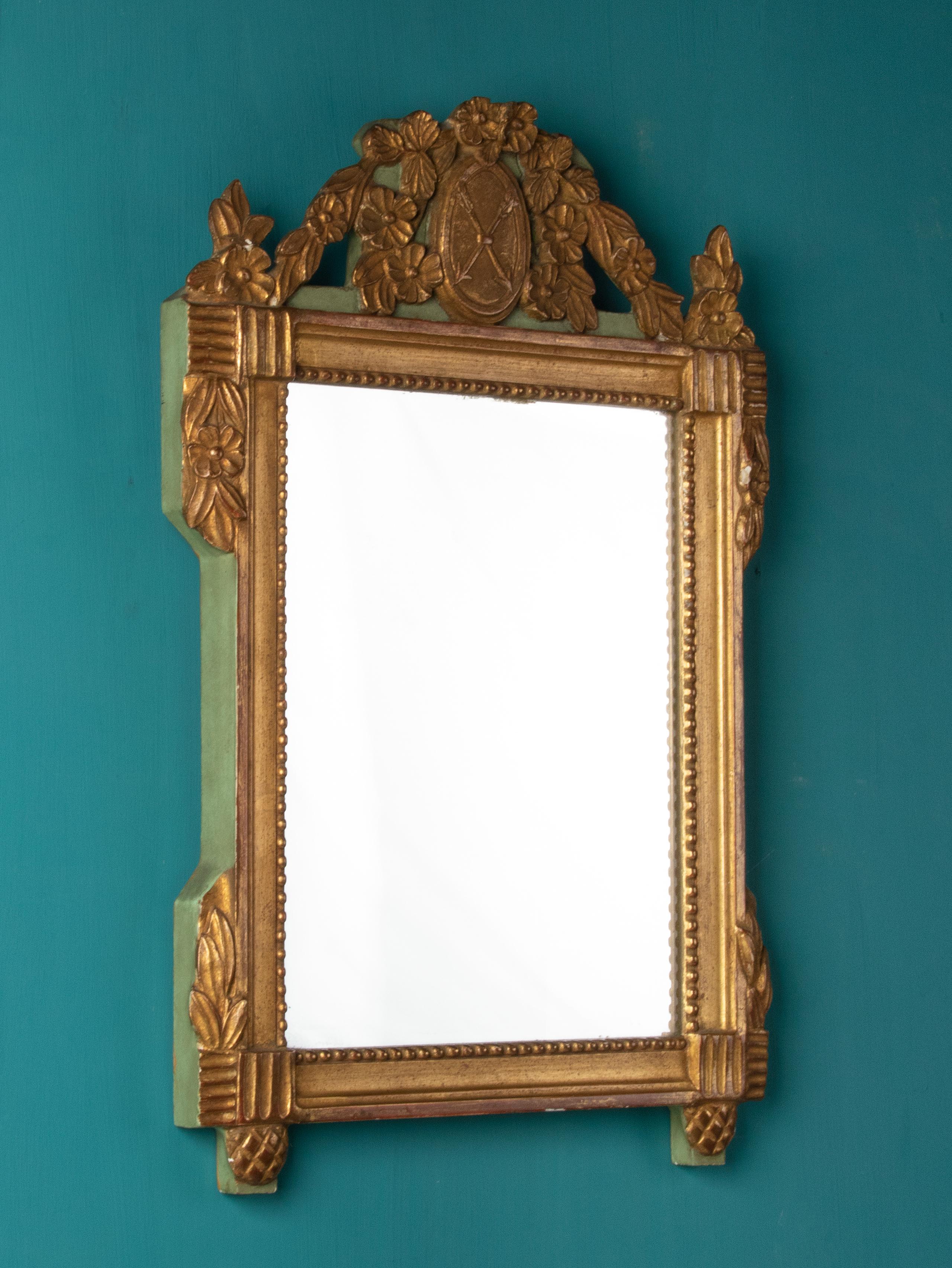 Miroir décoratif vintage en résine dorée Bon état - En vente à Casteren, Noord-Brabant