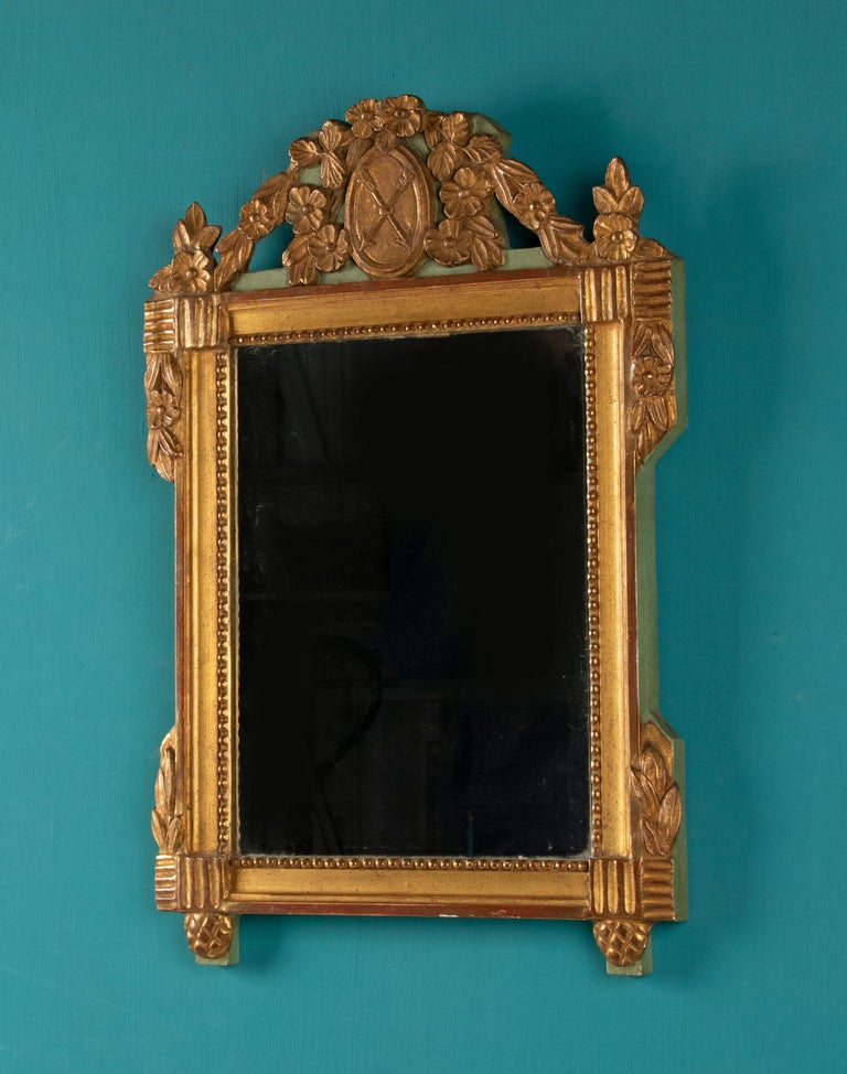 Decorative Vintage Mirror Made of Gilded Resin For Sale at 1stDibs