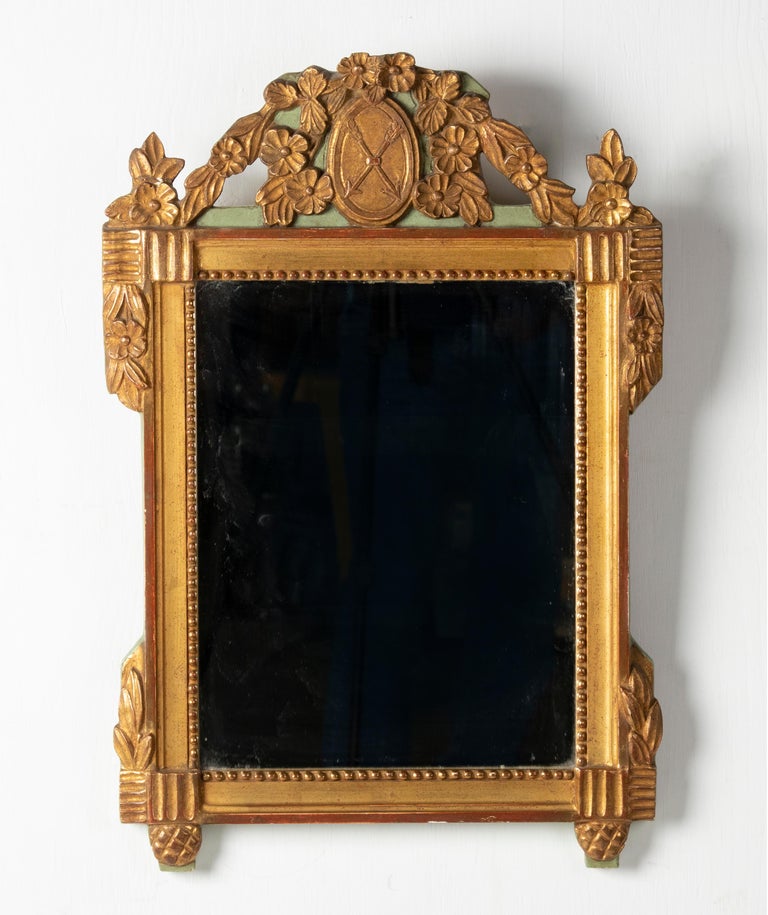 Decorative Vintage Mirror Made of Gilded Resin For Sale at 1stDibs