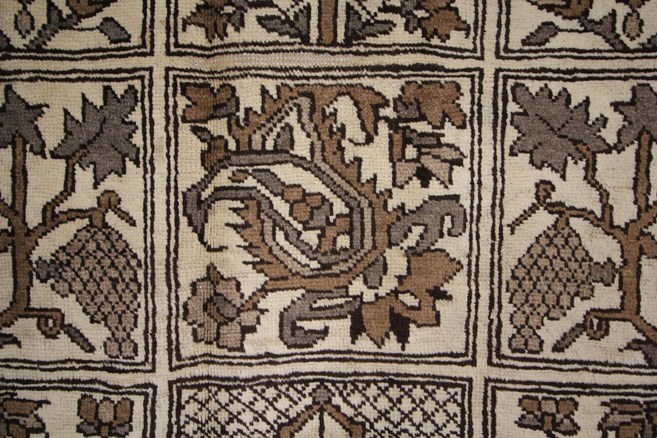 Decorative Vintage Rug, Oak Brown Carpet, Tree of Life All Over Rugs In Excellent Condition For Sale In Hampshire, GB