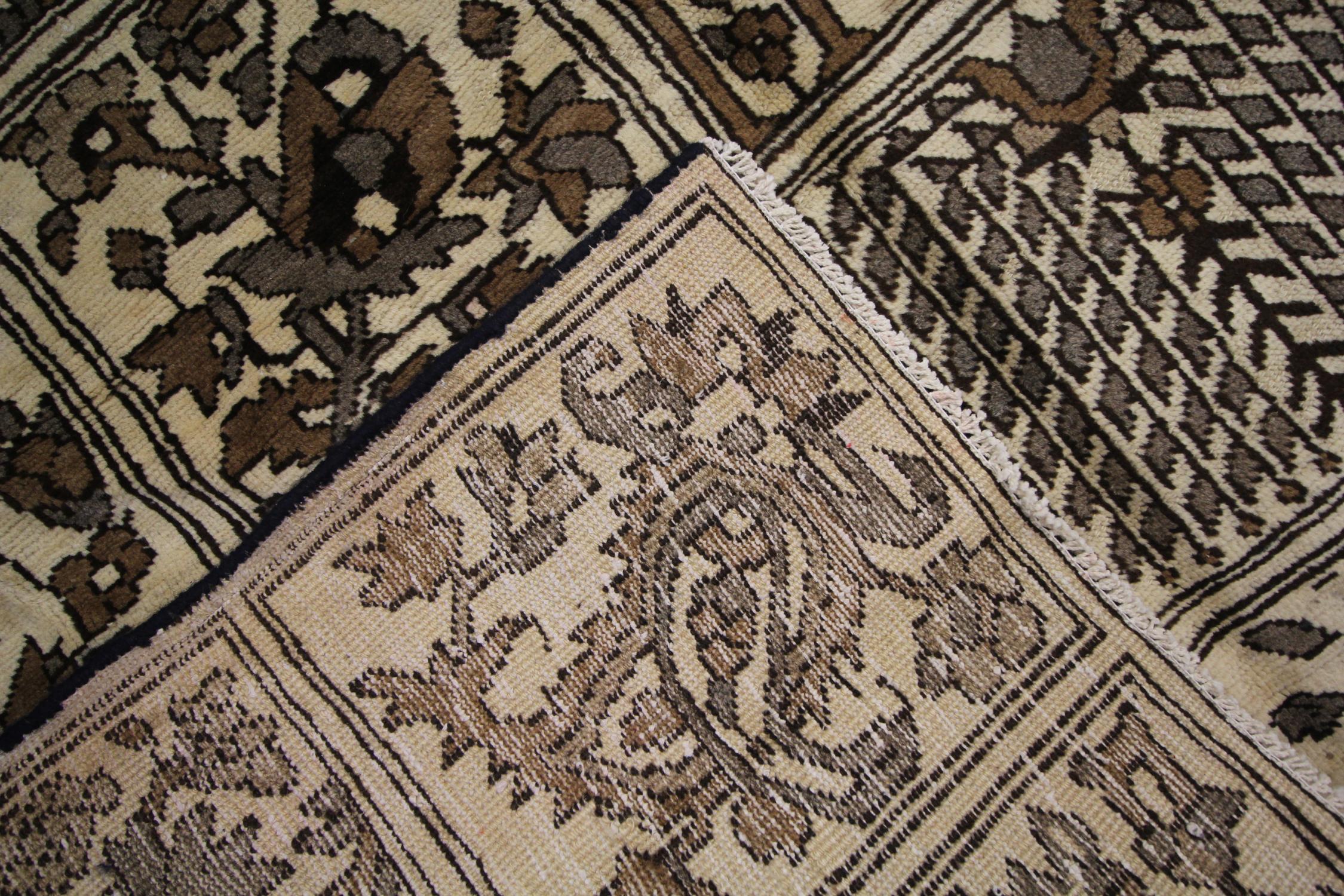 Dekorativer Vintage-Teppich, brauner Eichenholz-Teppich, Baum des Lebens All Over Teppiche im Angebot 1