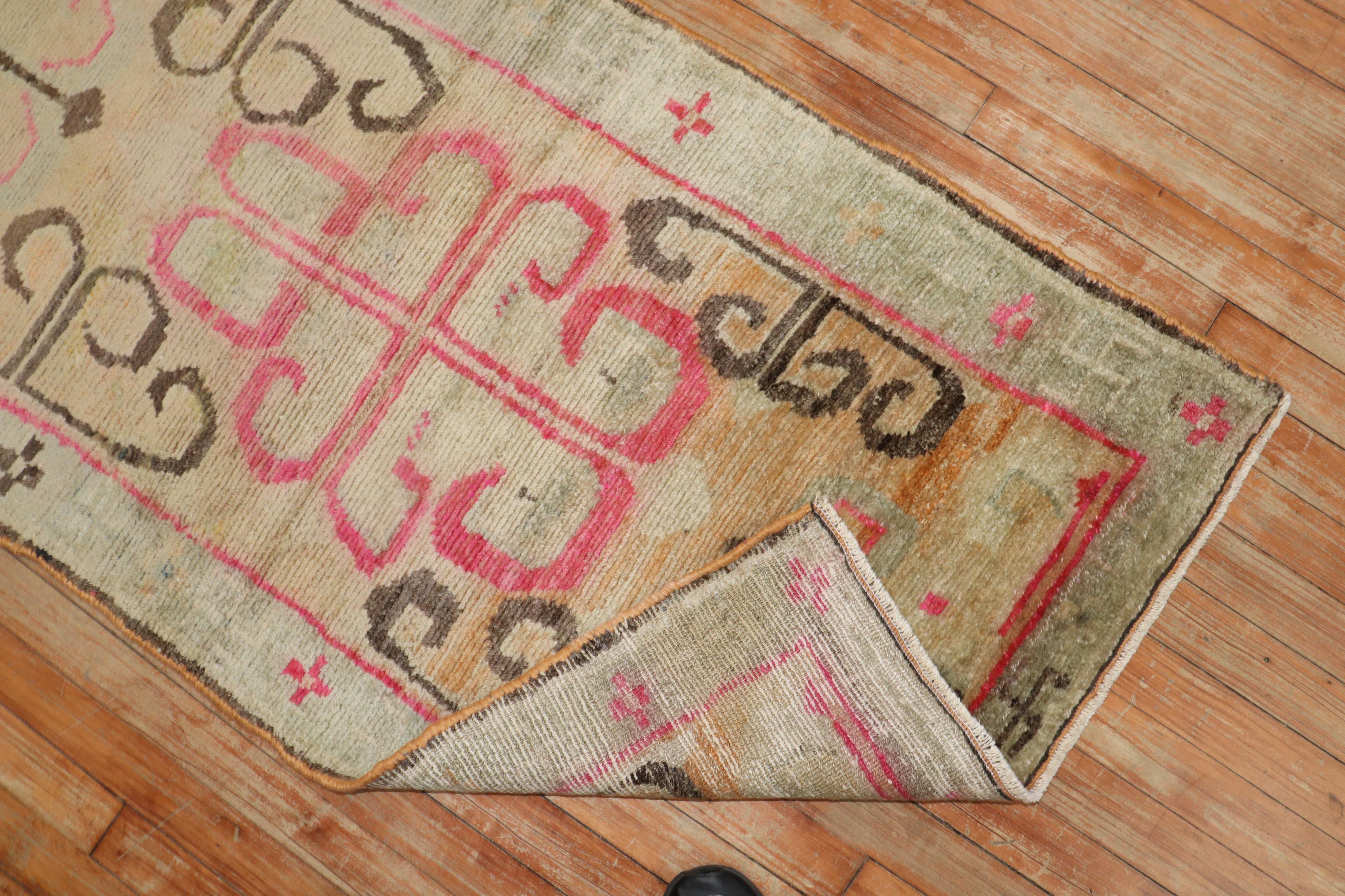 Dekorativer tibetischer Vintage-Teppich im Zustand „Gut“ im Angebot in New York, NY