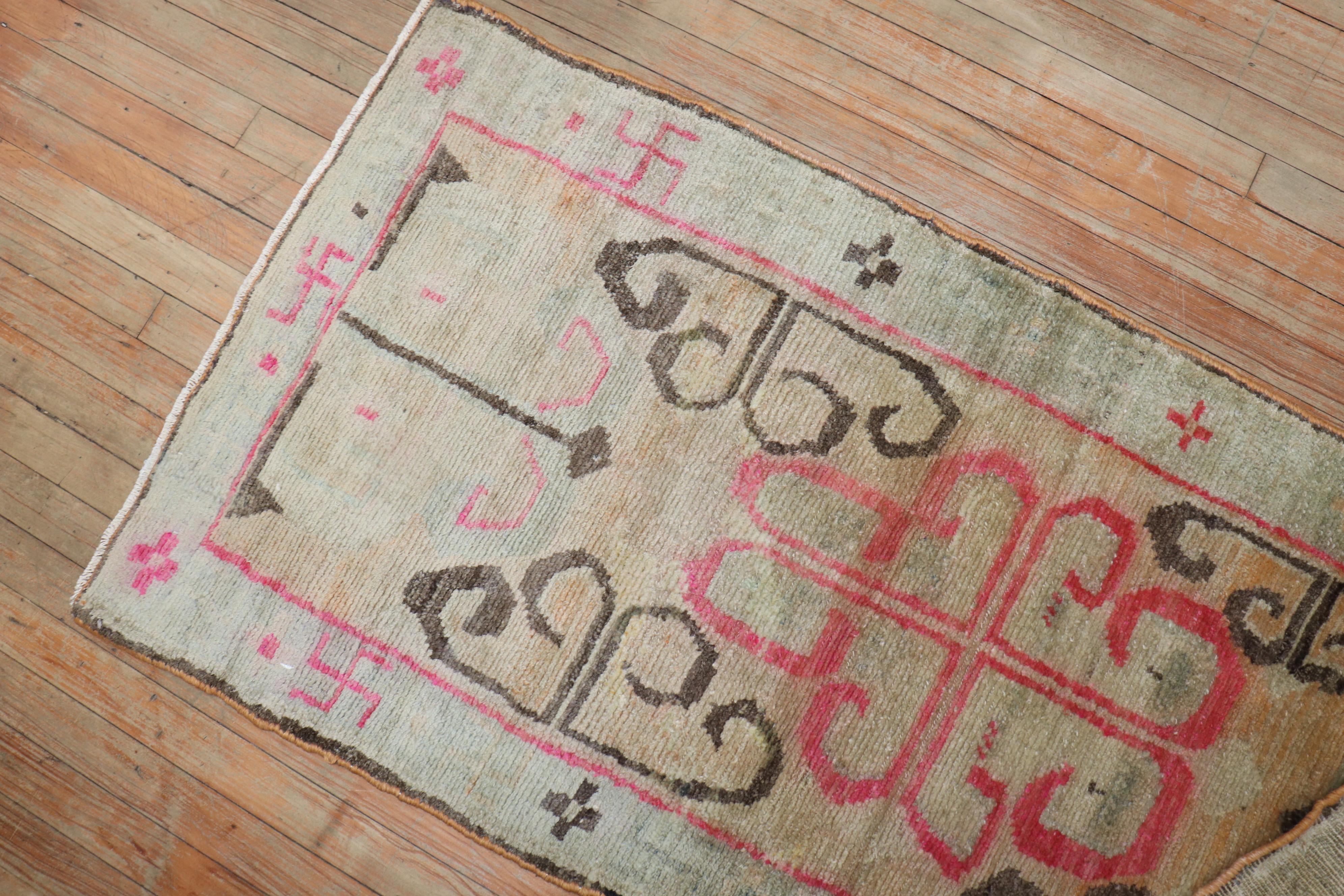 Dekorativer tibetischer Vintage-Teppich (20. Jahrhundert) im Angebot
