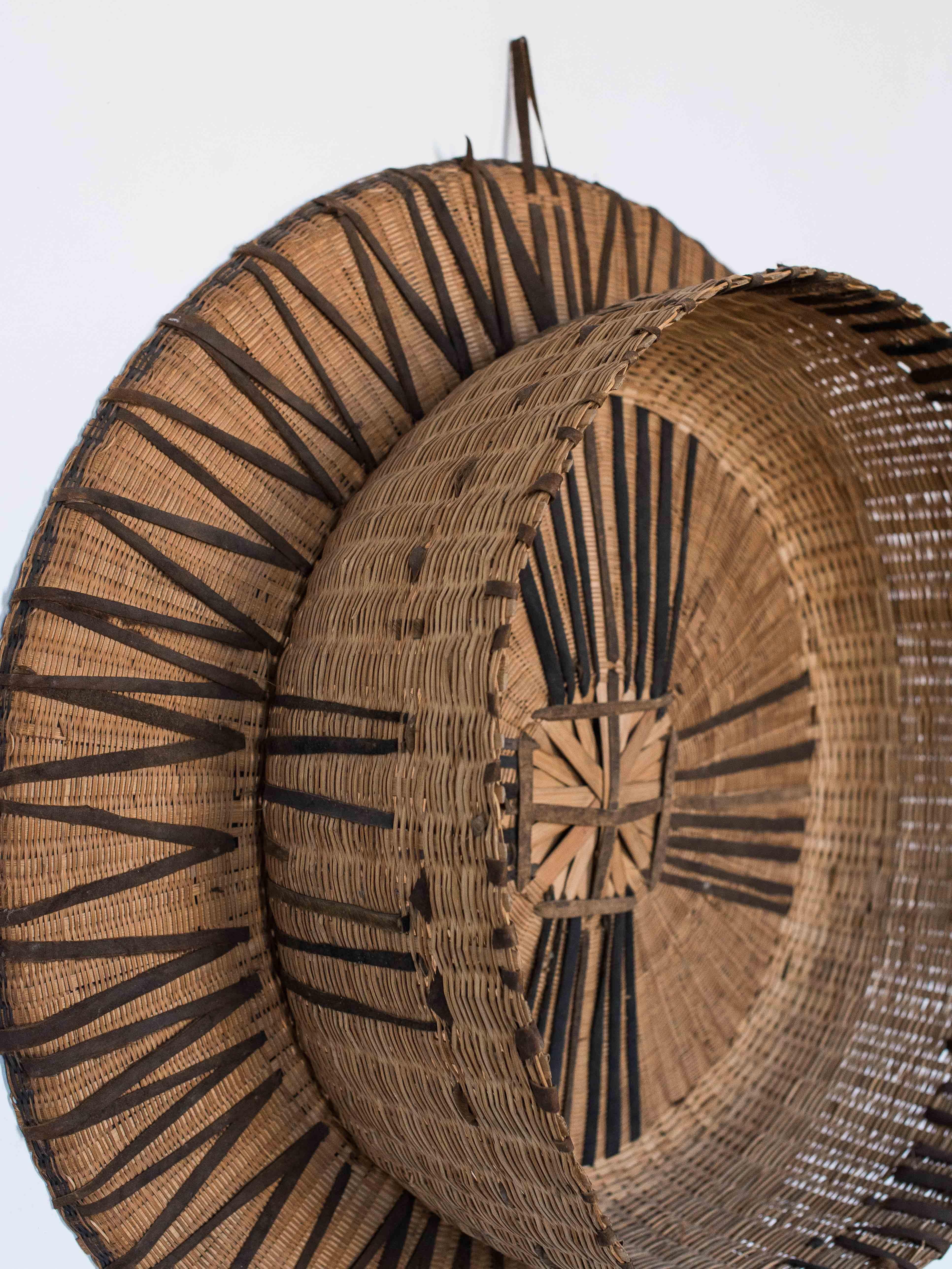 Very Large Wall Basket, Straw and Leather, African Folk Art 1970 For Sale 4