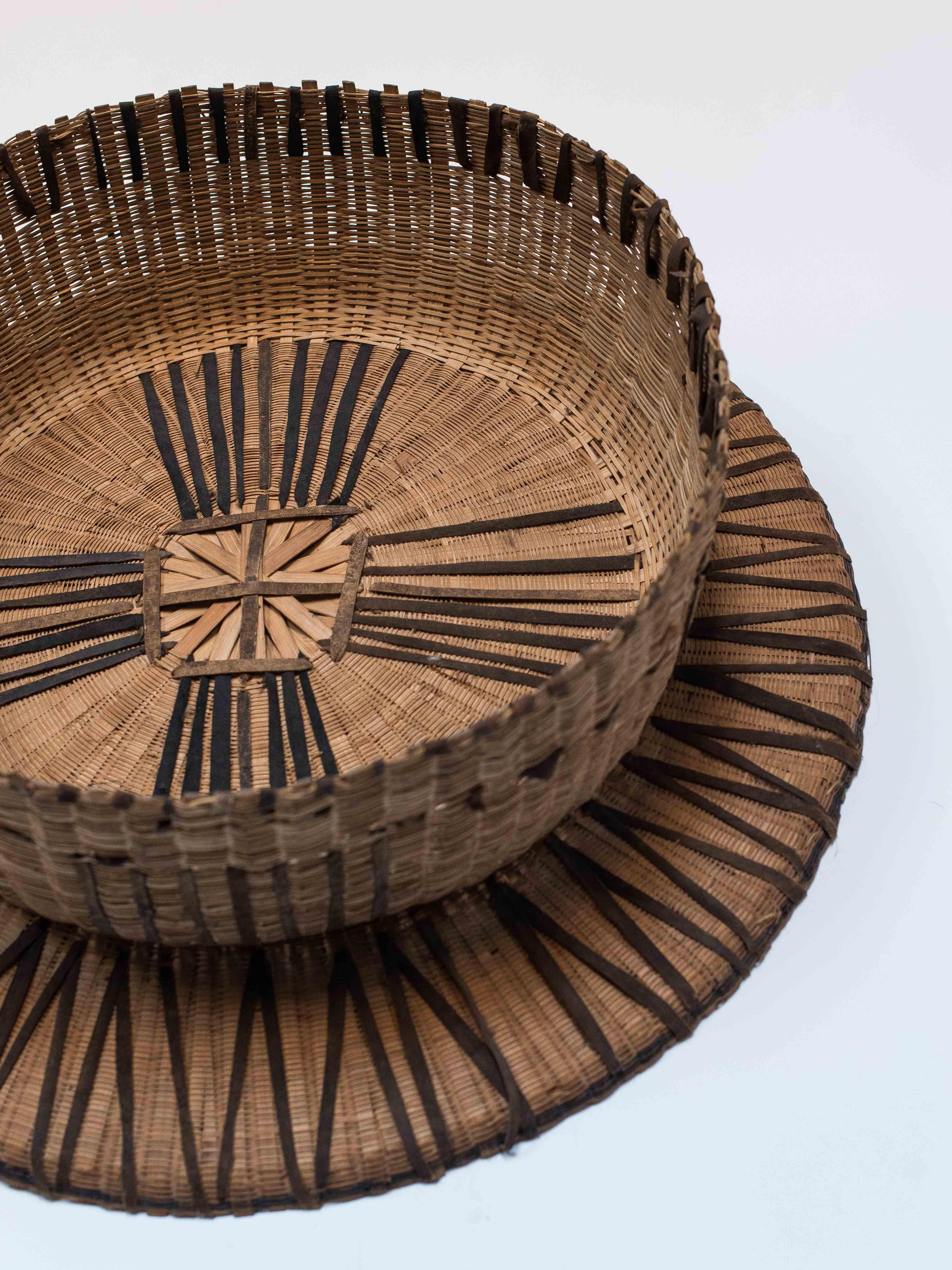Very Large Wall Basket, Straw and Leather, African Folk Art 1970 For Sale 2