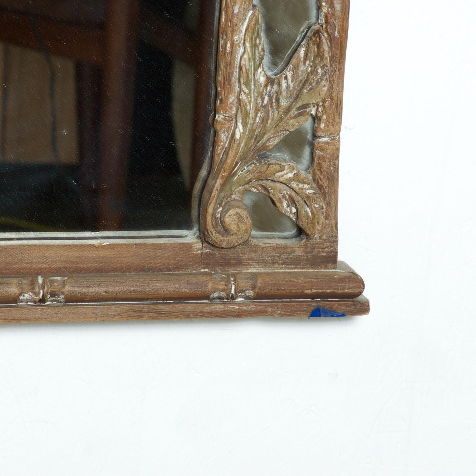 1960s Wall Mirror Hand Carved Wood Frame In Good Condition For Sale In Chula Vista, CA