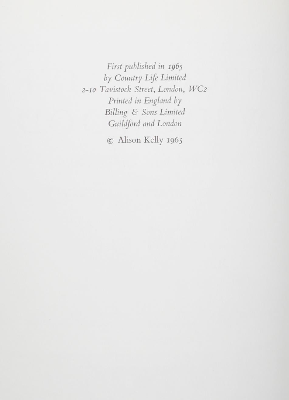 Wedgwood décoratif par Alison Kelly. Country Life Limited, 1965. 1ère édition cartonnée avec jaquette. Le livre couvre : Josiah Wedgwood et le goût de son époque, les idées de décoration intérieure, les modèles de cheminées, les cheminées de Jasper,
