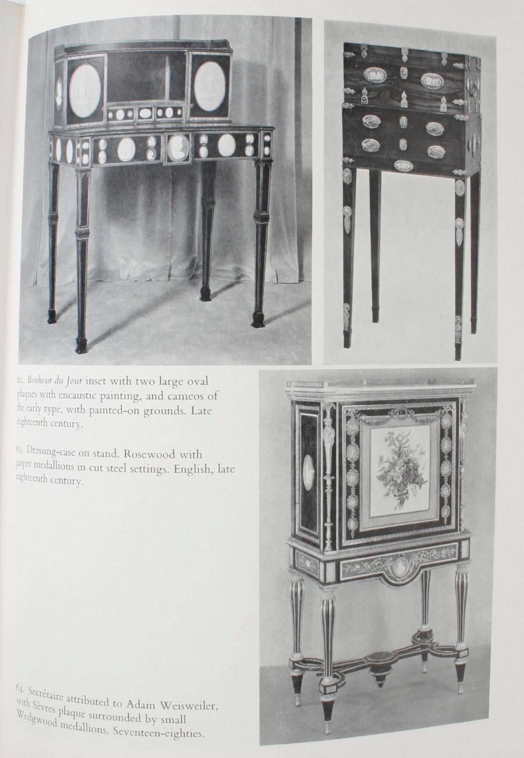 1ère édition de la collection décorative Wedgwood par Alison Kelly, signée et inscrite en vente 1