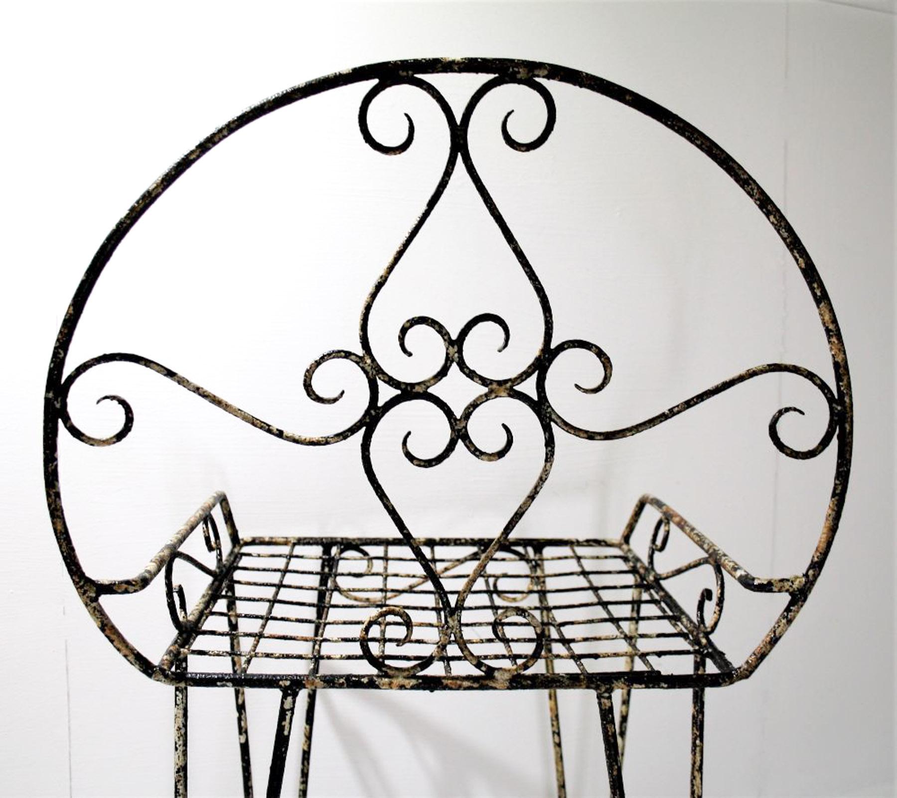 Chaise décorative en métal à volutes en fer forgé avec peinture Patina rustique en vente 6
