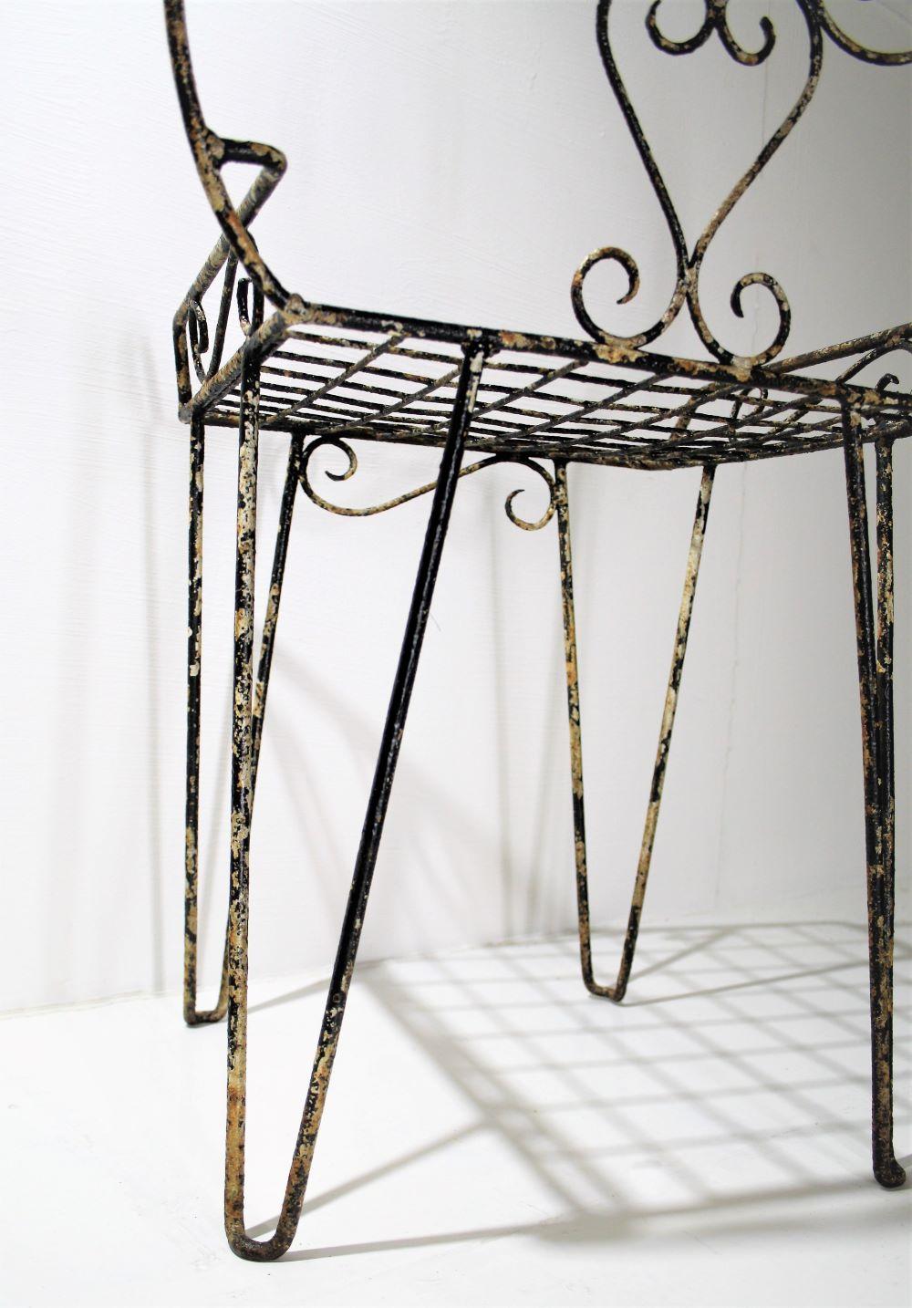 Métal Chaise décorative en fer forgé à volutes avec ferronnerie et peinture patinée rustique en vente