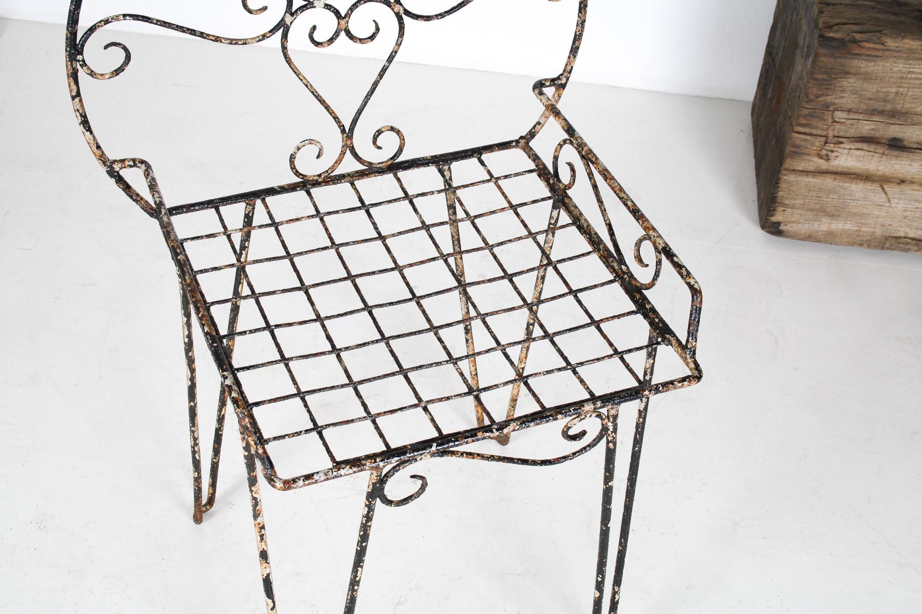 Métal Chaise décorative en métal à volutes en fer forgé avec peinture Patina rustique en vente