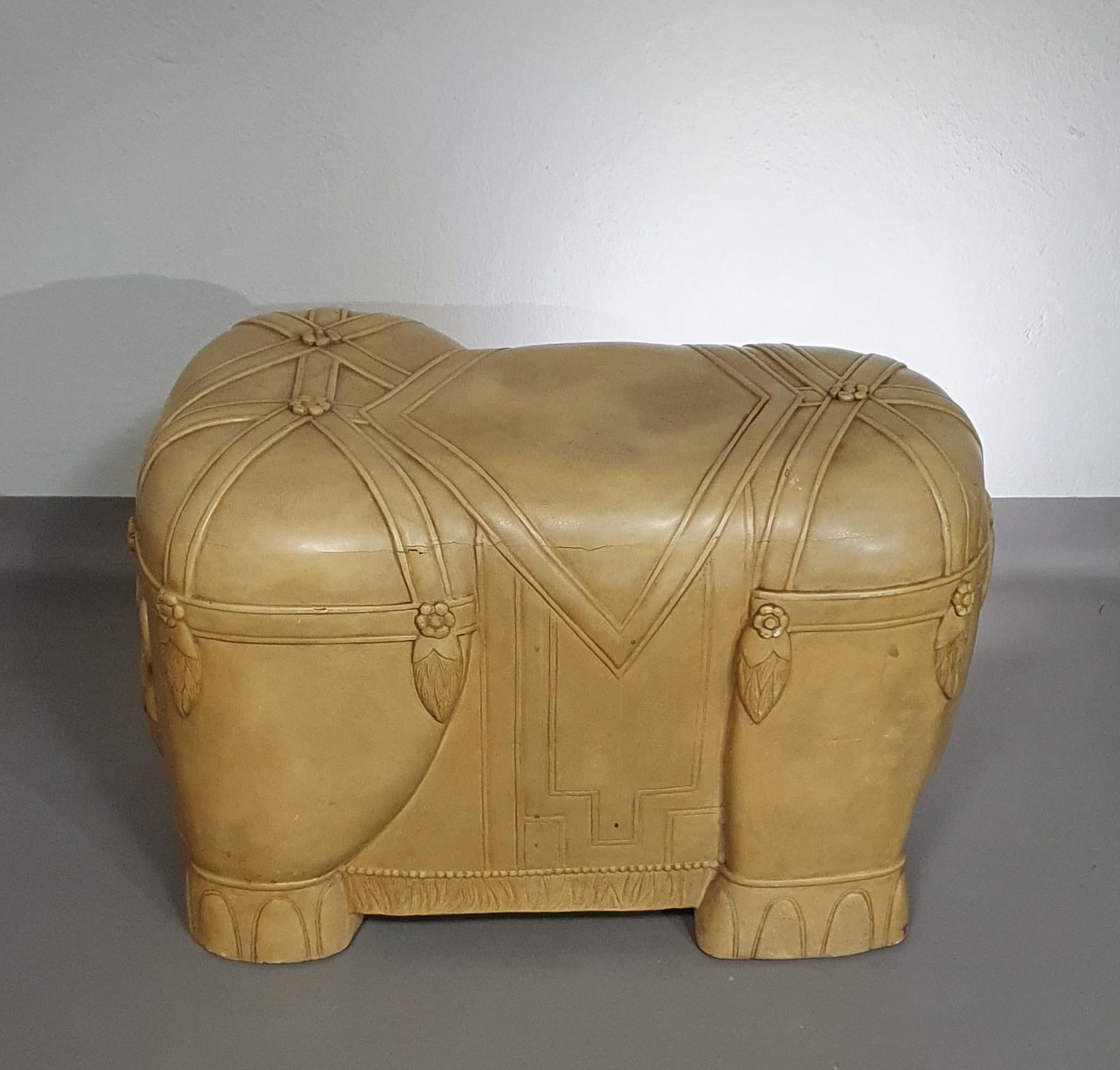 Dekorativer Tisch in Form eines Elefanten aus Holz und Harz im Angebot 11