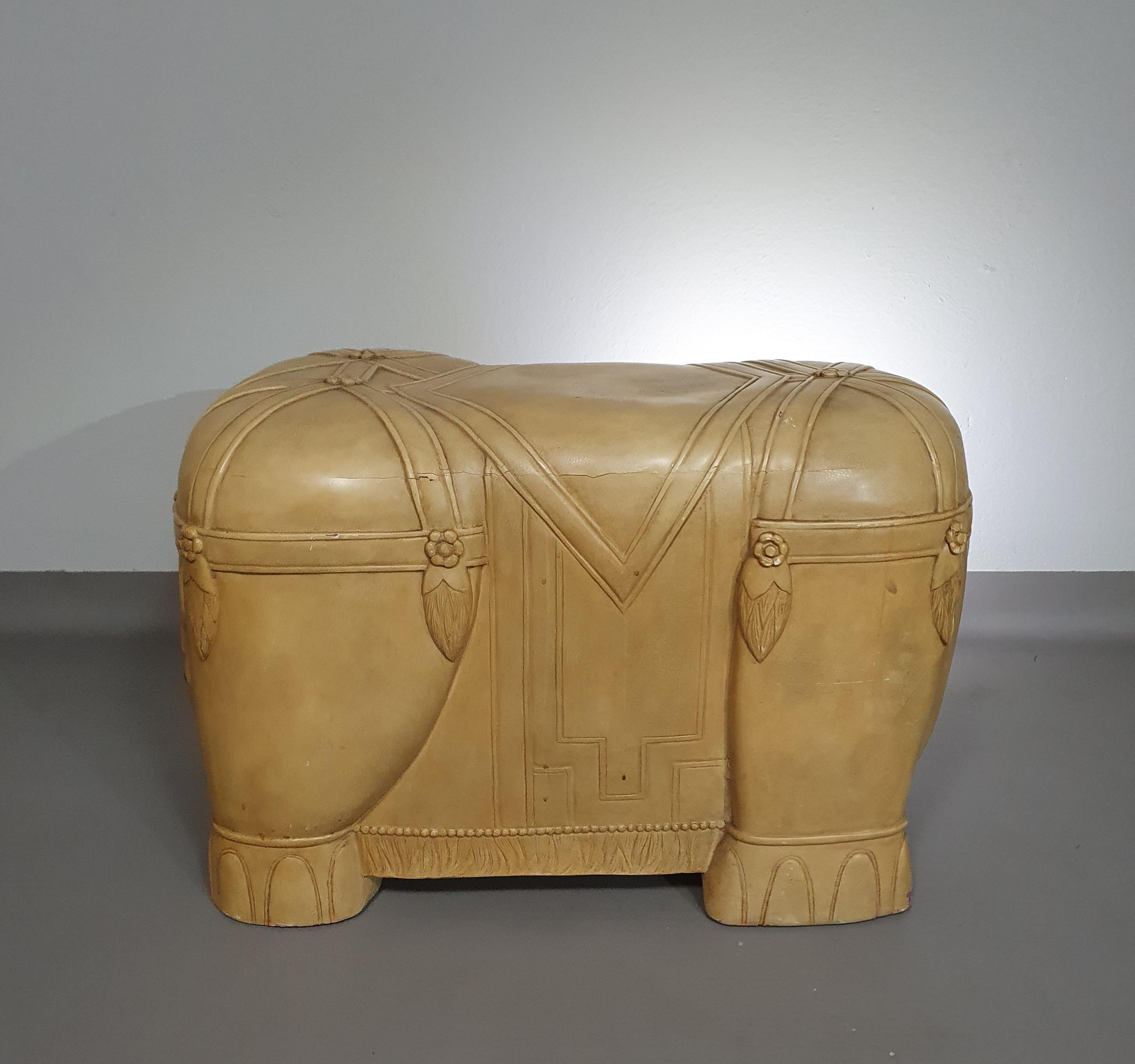 Dekorativer Tisch in Form eines Elefanten aus Holz und Harz im Angebot 12