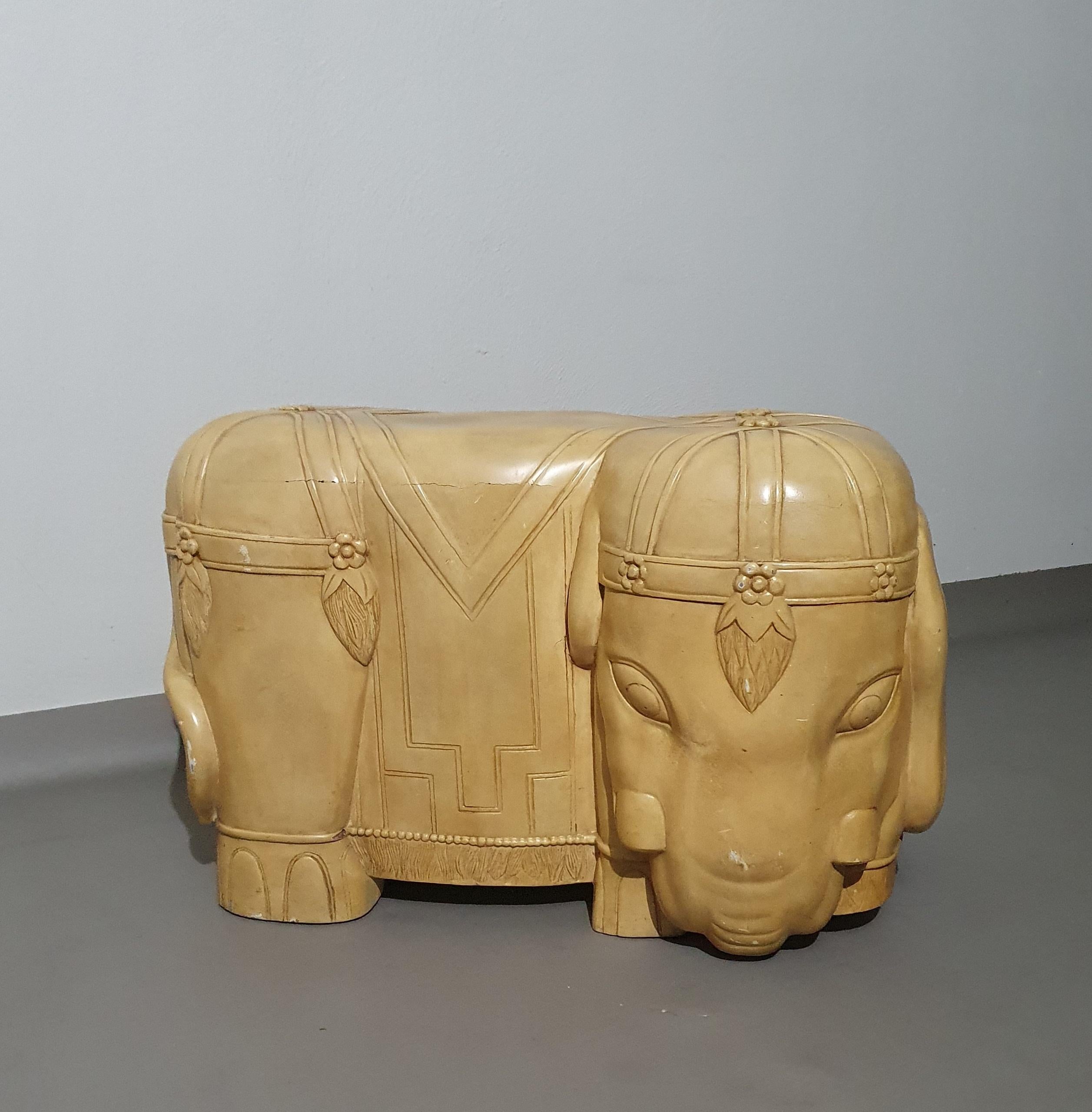 Dekorativer Tisch in Form eines Elefanten aus Holz und Harz (Sonstiges) im Angebot