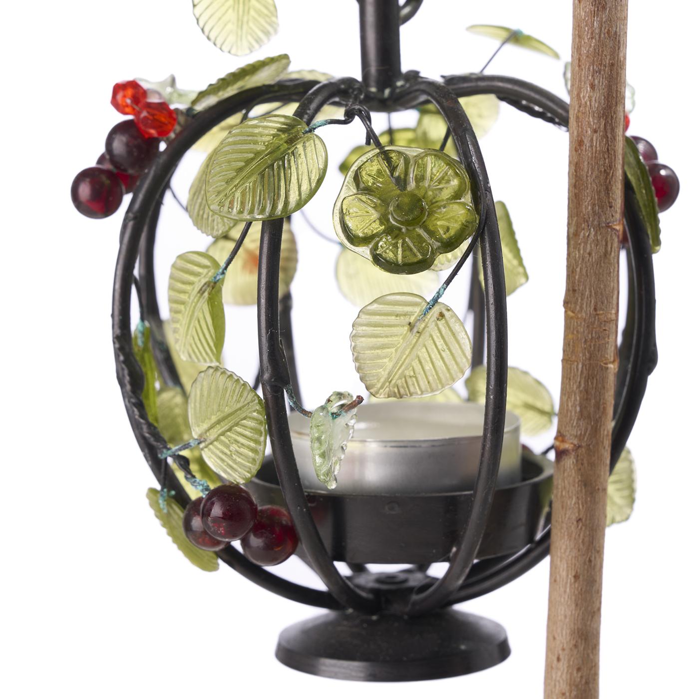 Italiano Centrotavola portacandele decorativo in Wood Wood con bacche e foglie in vetro No. 1 in vendita