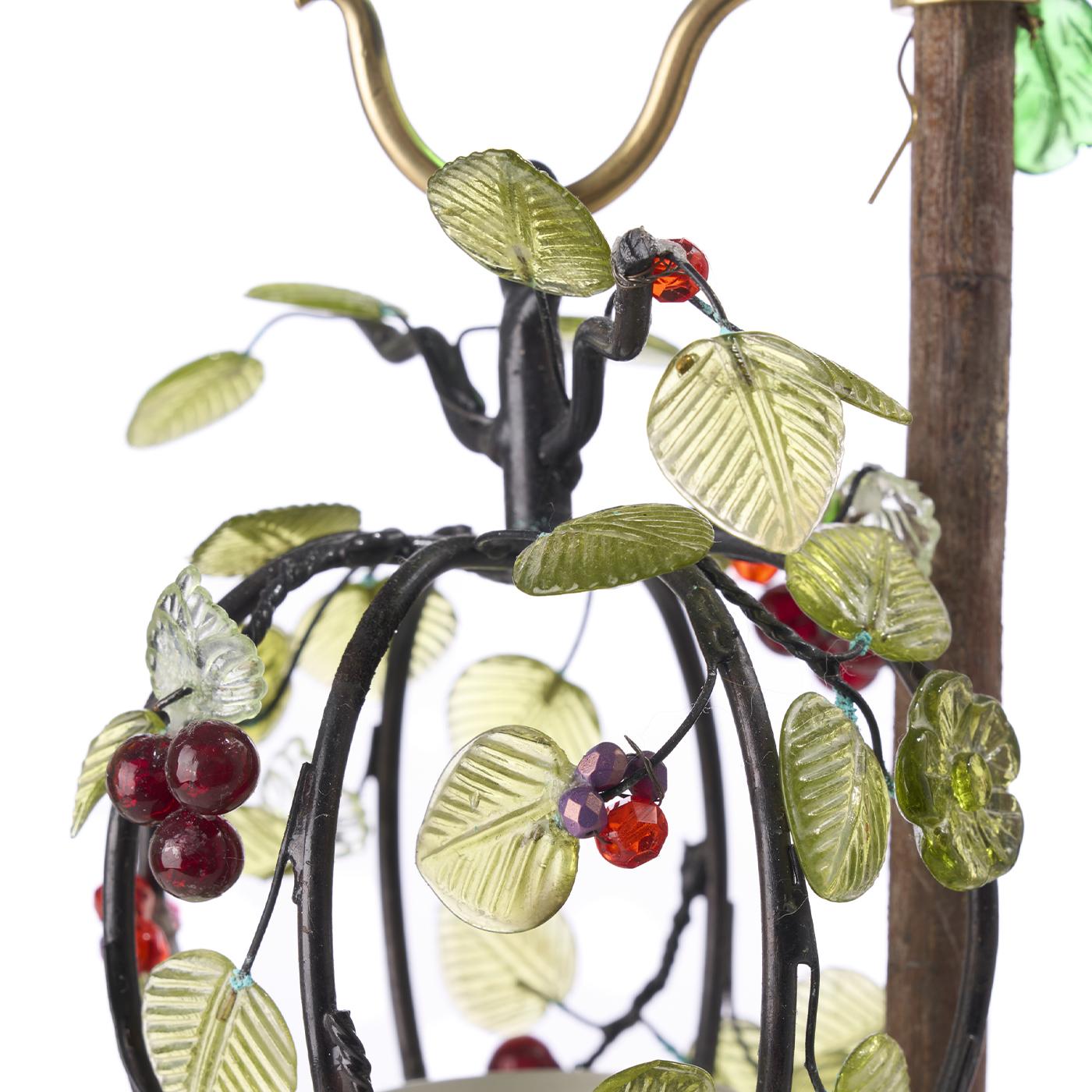 Dekorativer Kerzenständer aus Holz mit Glasbeeren und Blättern Nr. 4 (21. Jahrhundert und zeitgenössisch) im Angebot