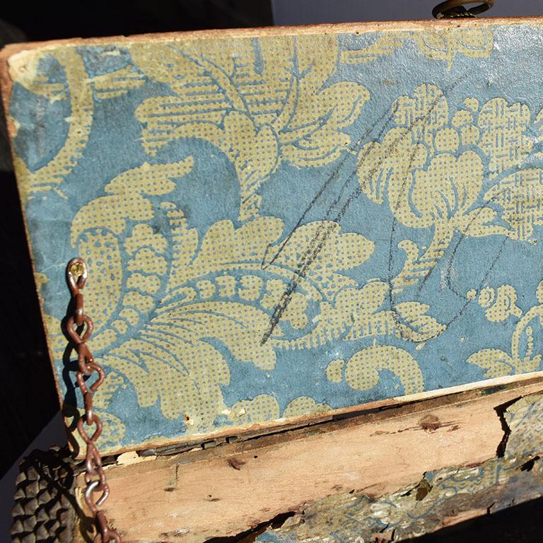 Dekorative Holz geschnitzt Tramp Art Keepsake Box oder Matrosen Valentine mit Herz (19. Jahrhundert) im Angebot