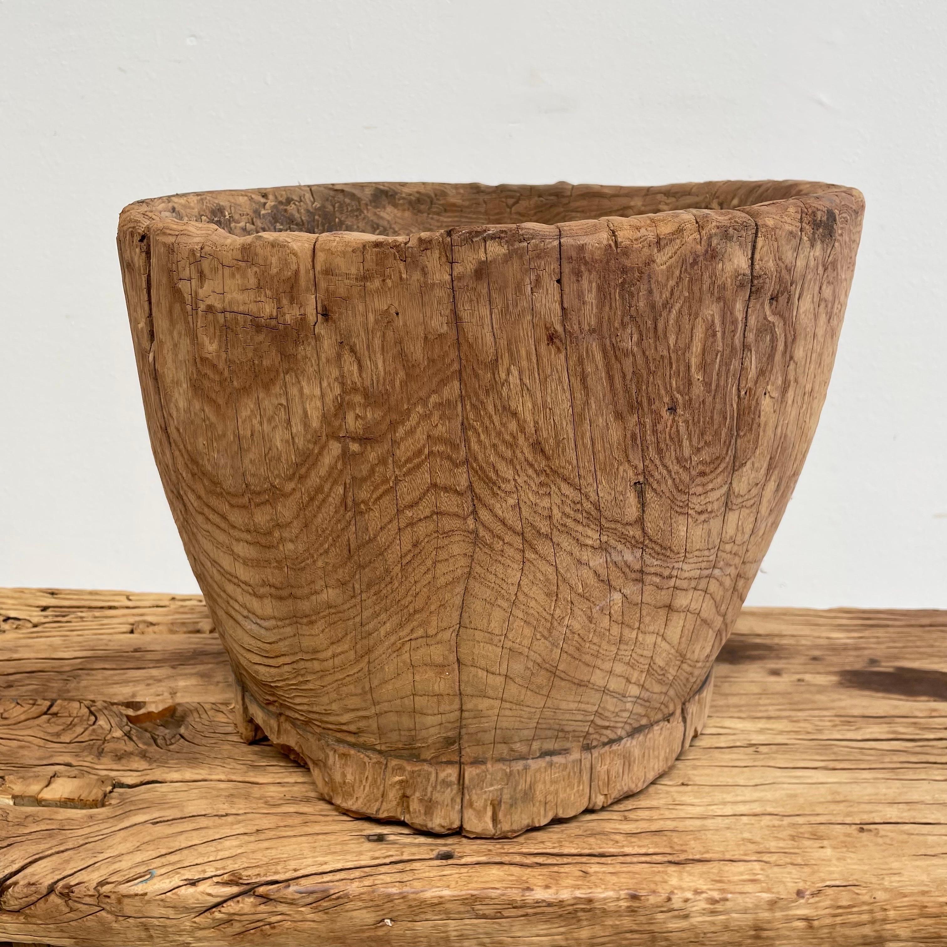Dekorative Stumpfschale aus Holz (20. Jahrhundert) im Angebot