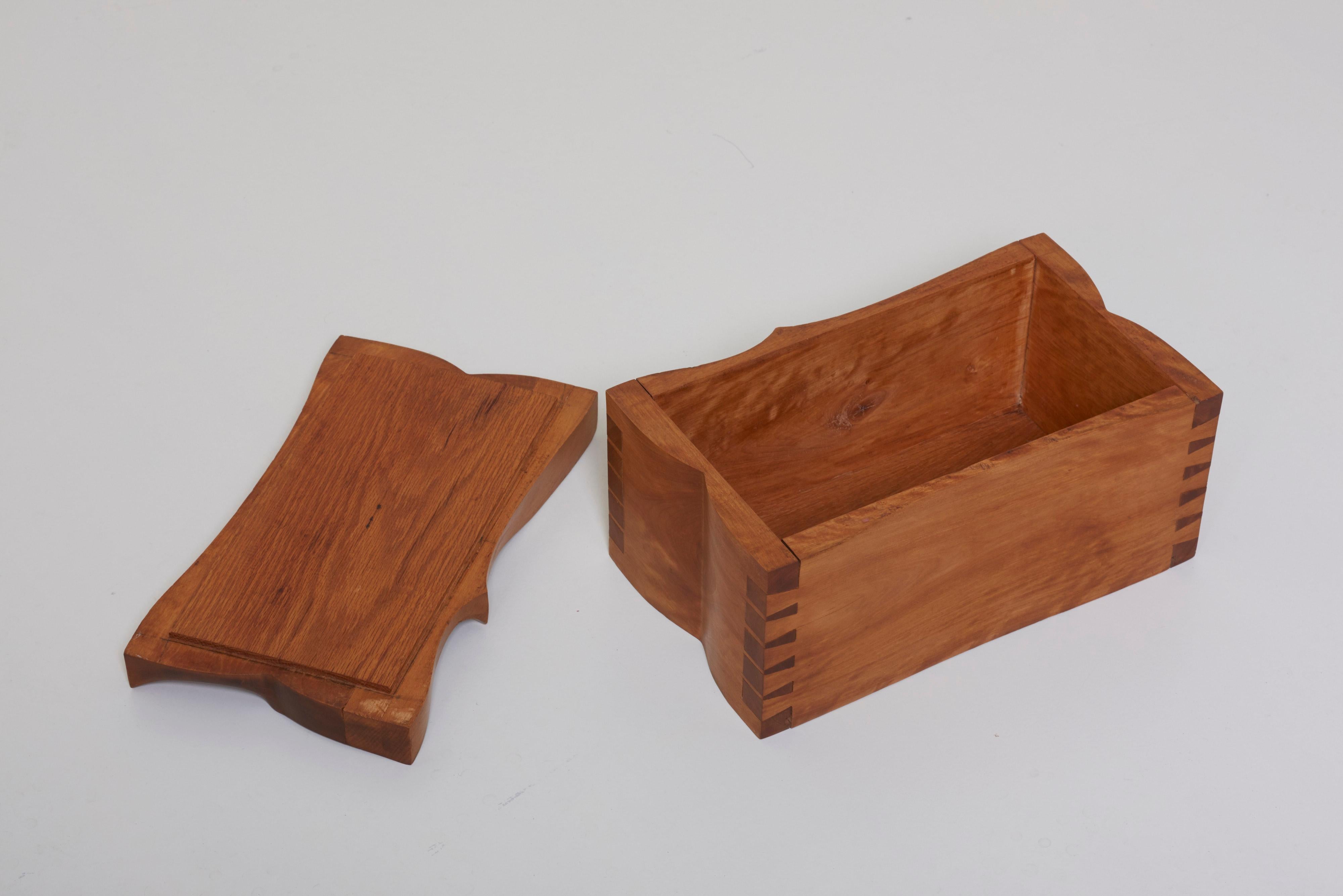Mid-Century Modern Decorative Wooden Box in the Manner of Michael Coffey, US, 1970s For Sale