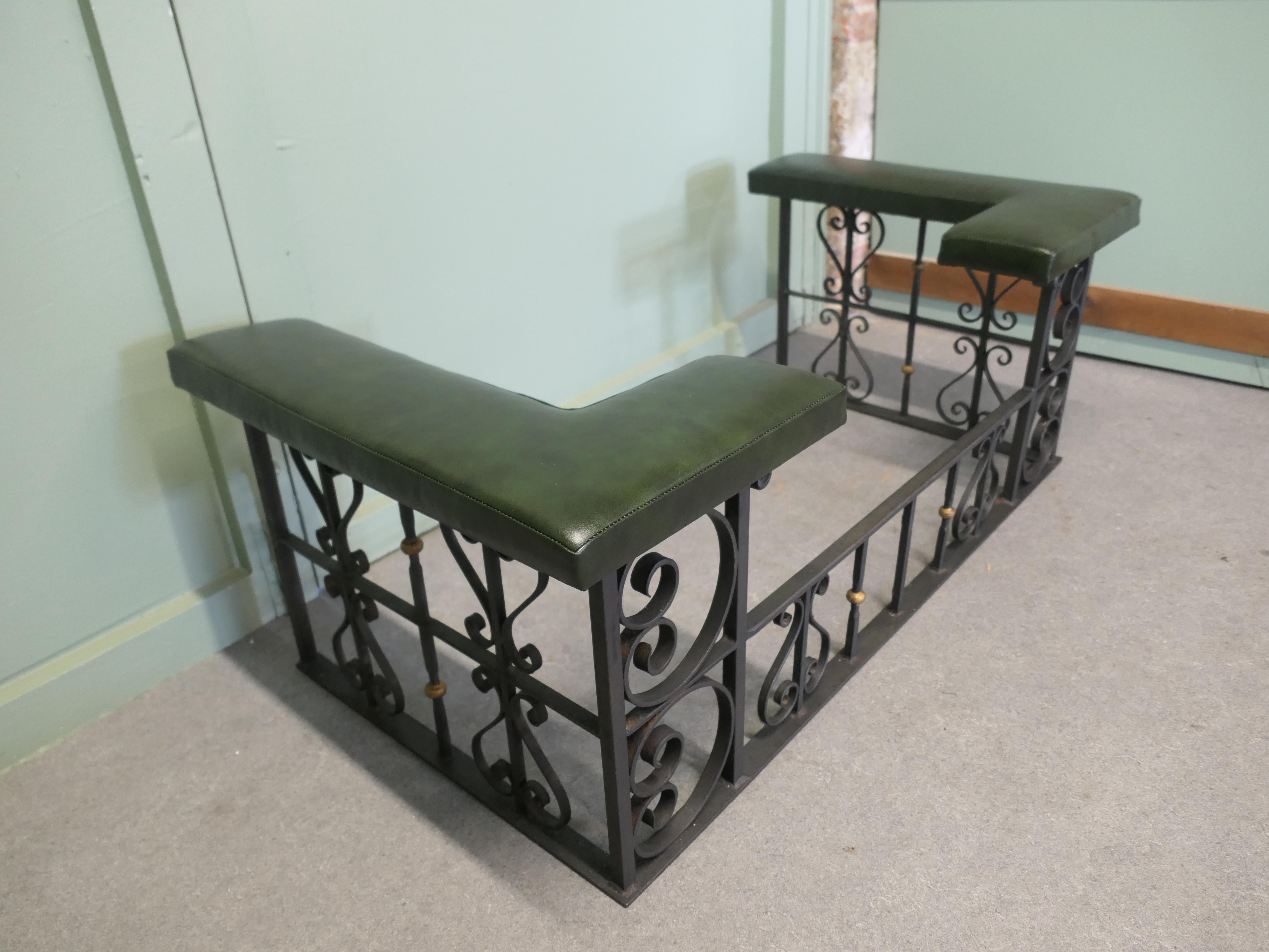 Dekorativer Fender aus Schmiedeeisen und Leder für Keulen im Angebot 1