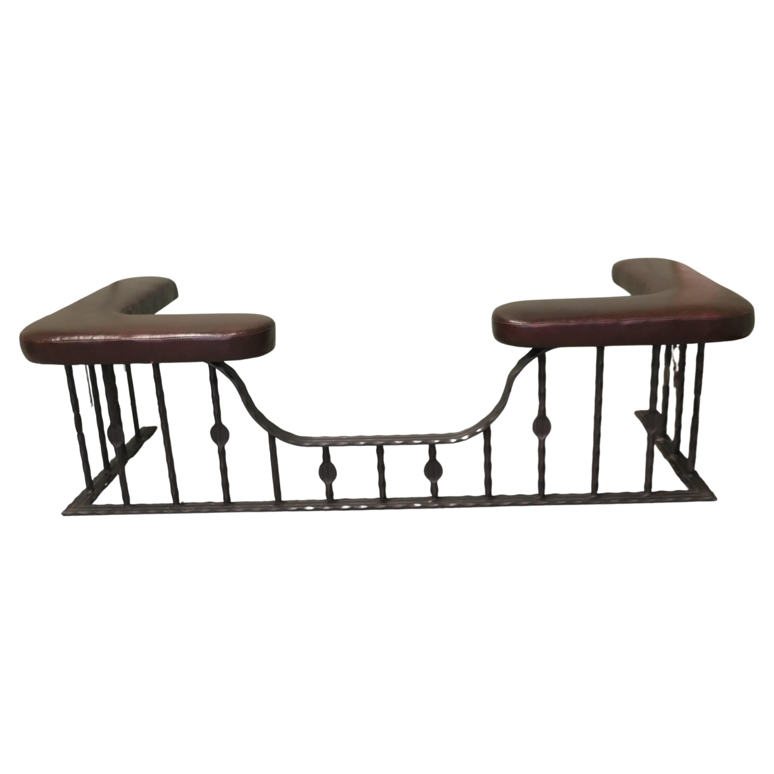 Parafango decorativo in ferro battuto e pelle per club