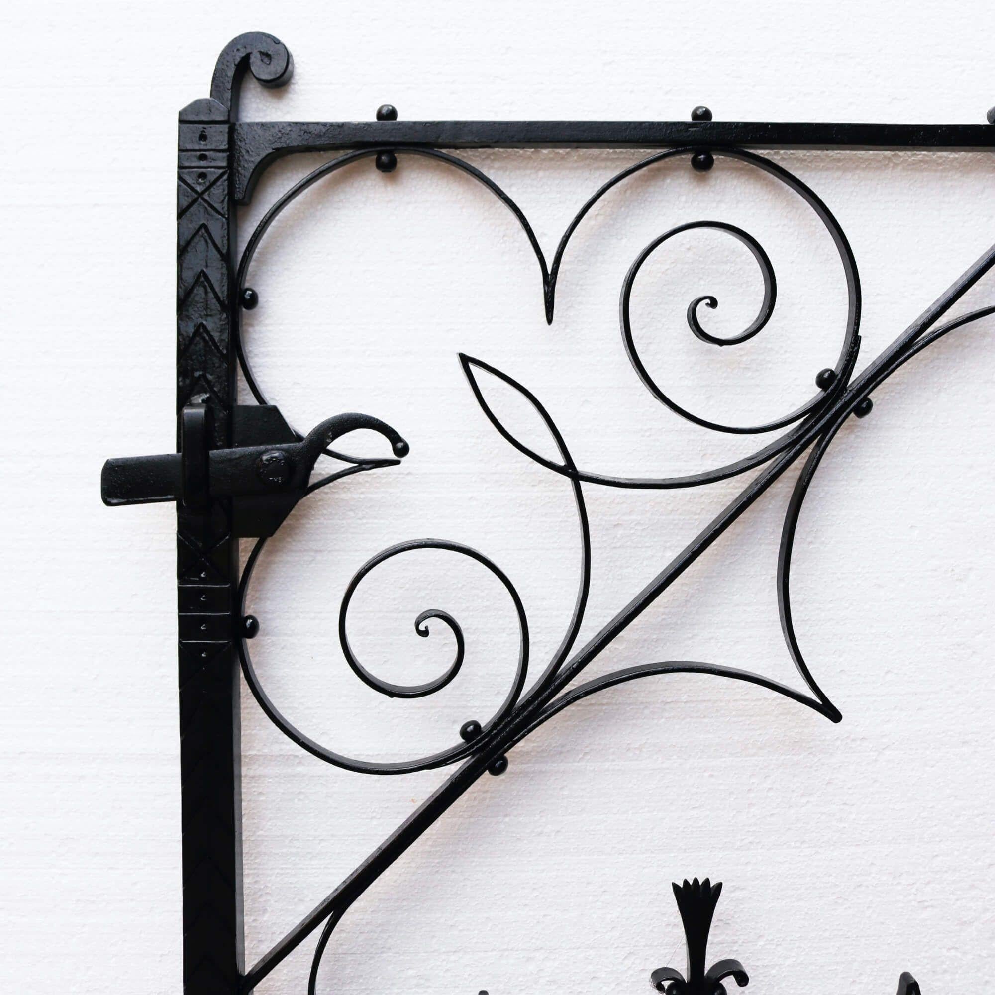 Gate de jardin décorative en fer forgé État moyen - En vente à Wormelow, Herefordshire