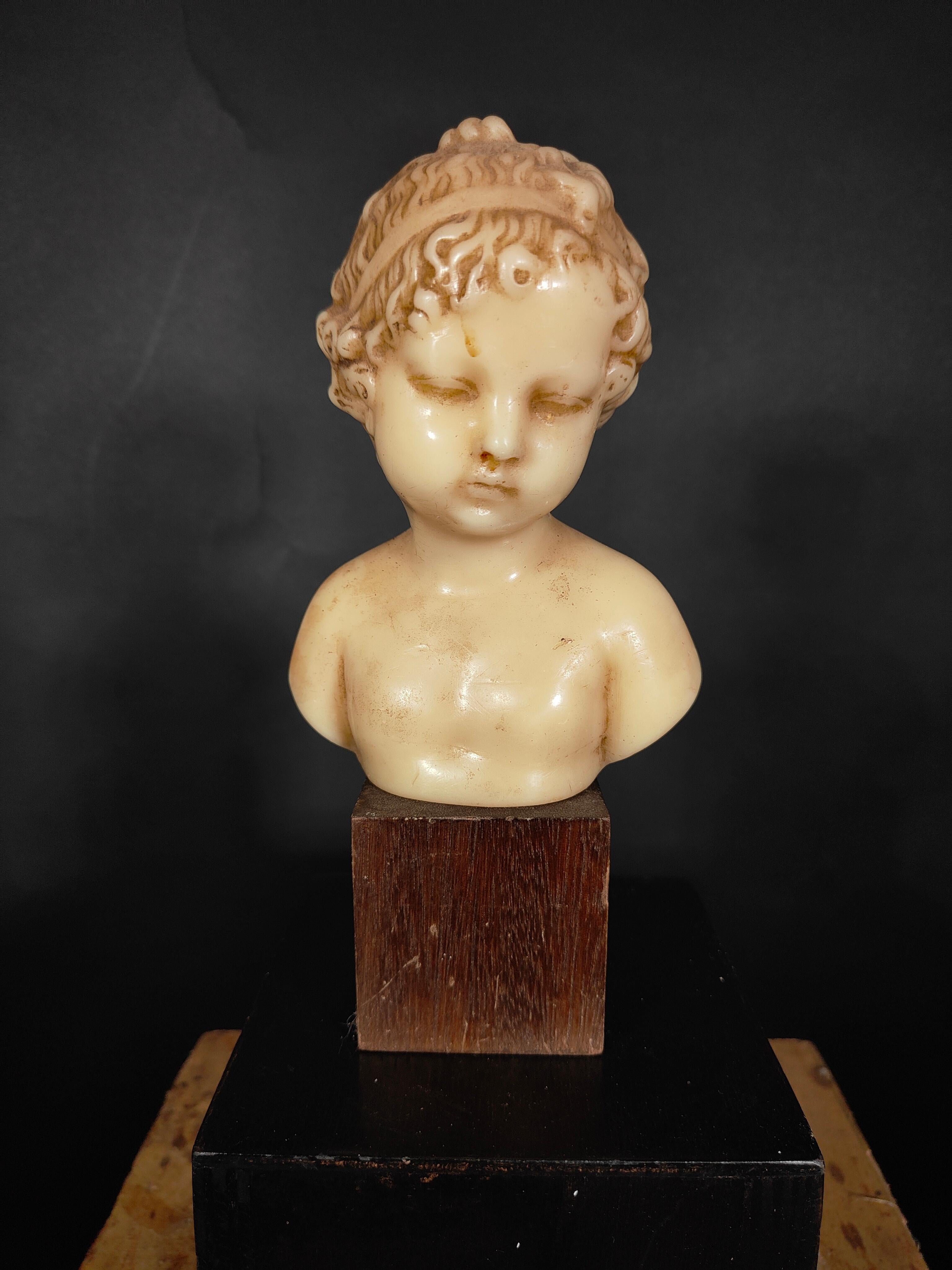XIX Century child wax bust.
Curious bust in wax representing a child of the xix century on wooden base total measurements: 22 cm height only the bust 16 cm.