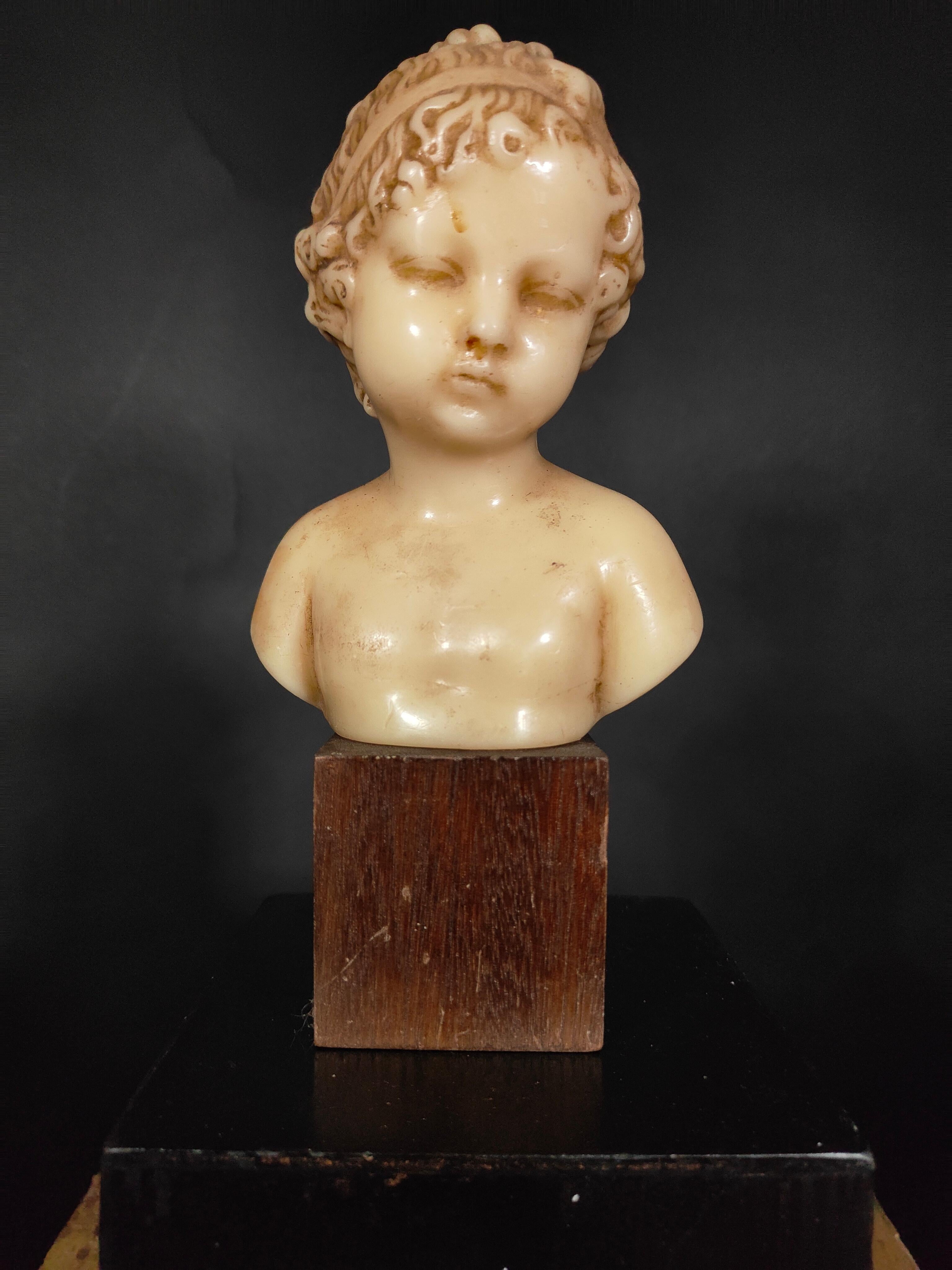 Decorative XIX Century Child Wax Bust In Excellent Condition For Sale In Madrid, ES