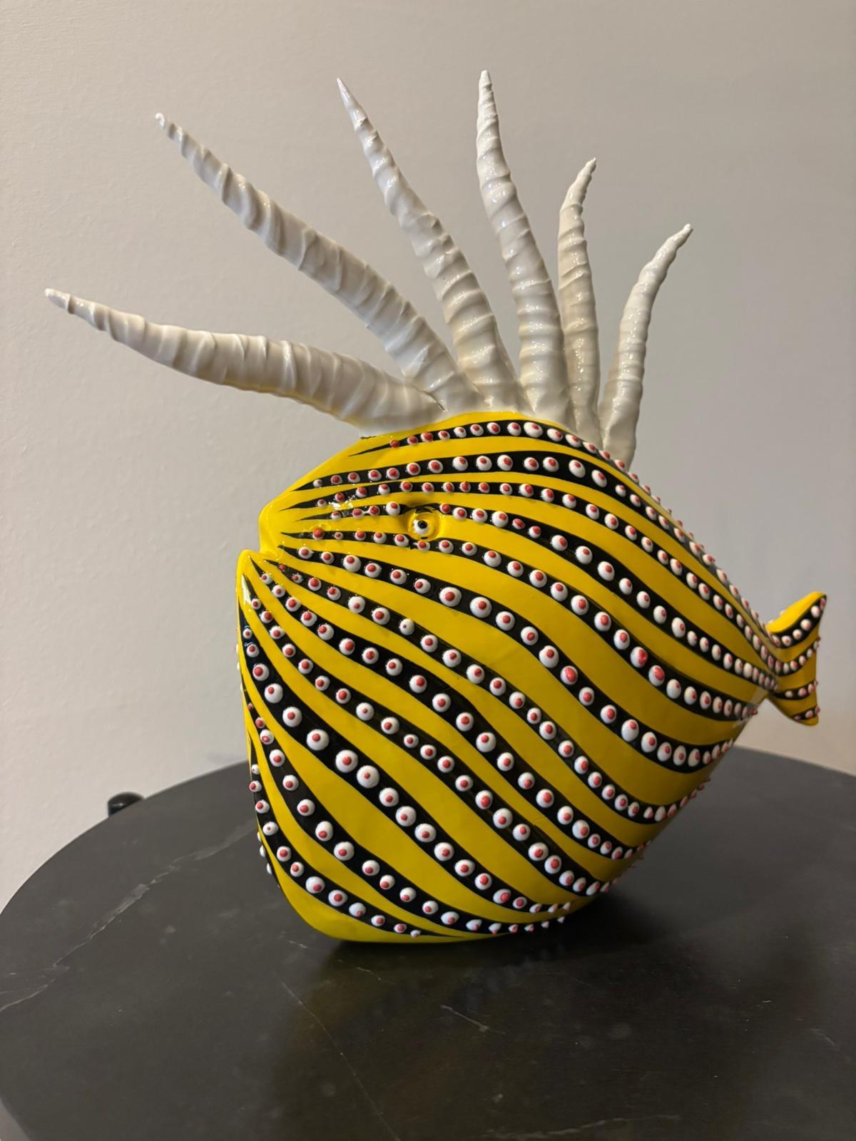 Design/One en céramique décorative en forme de poisson. Fabriqué à la main en Italie. Sur mesure. 2025 en vente 3