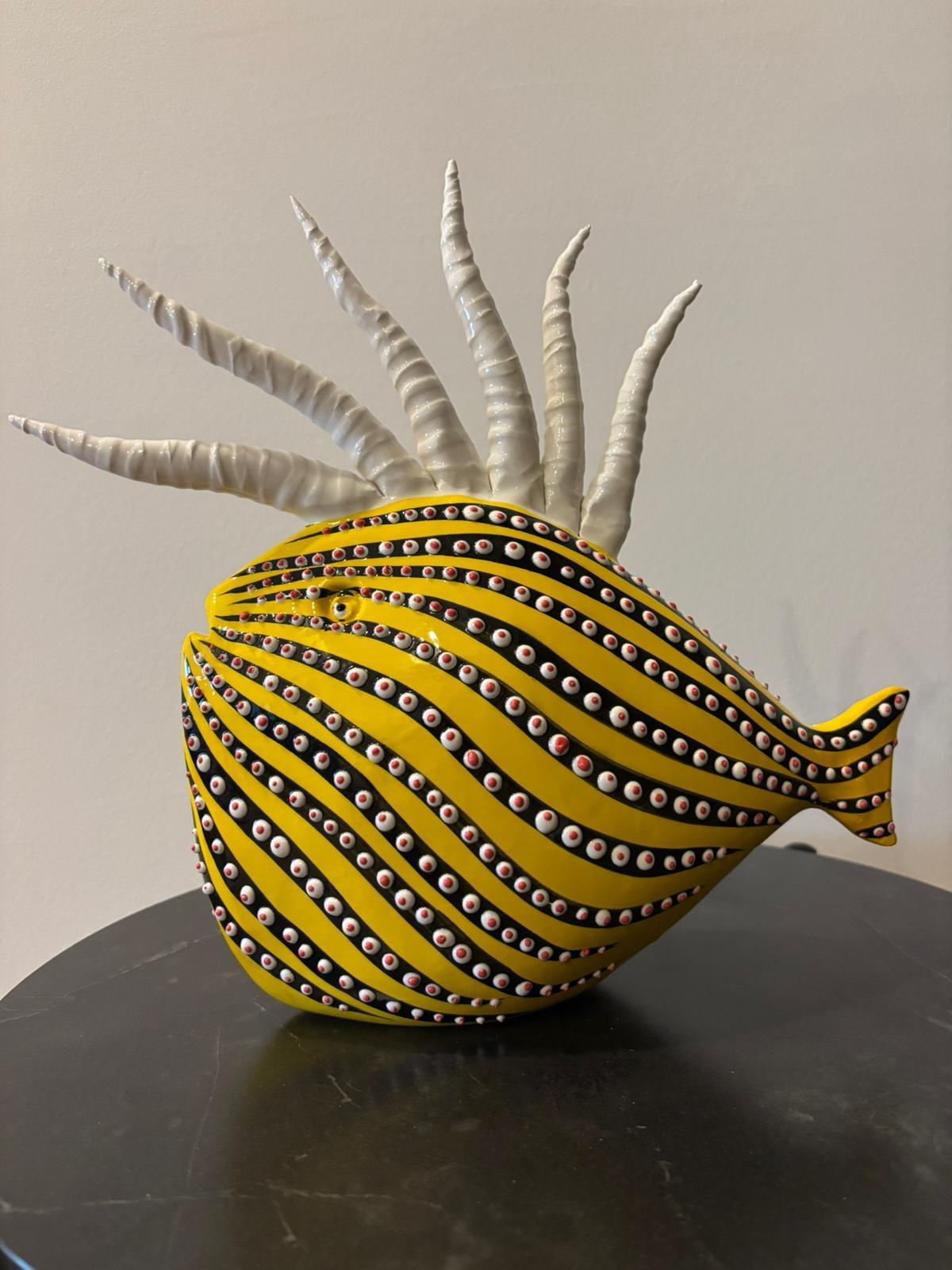 Design/One en céramique décorative en forme de poisson. Fabriqué à la main en Italie. Sur mesure. 2025 en vente 4