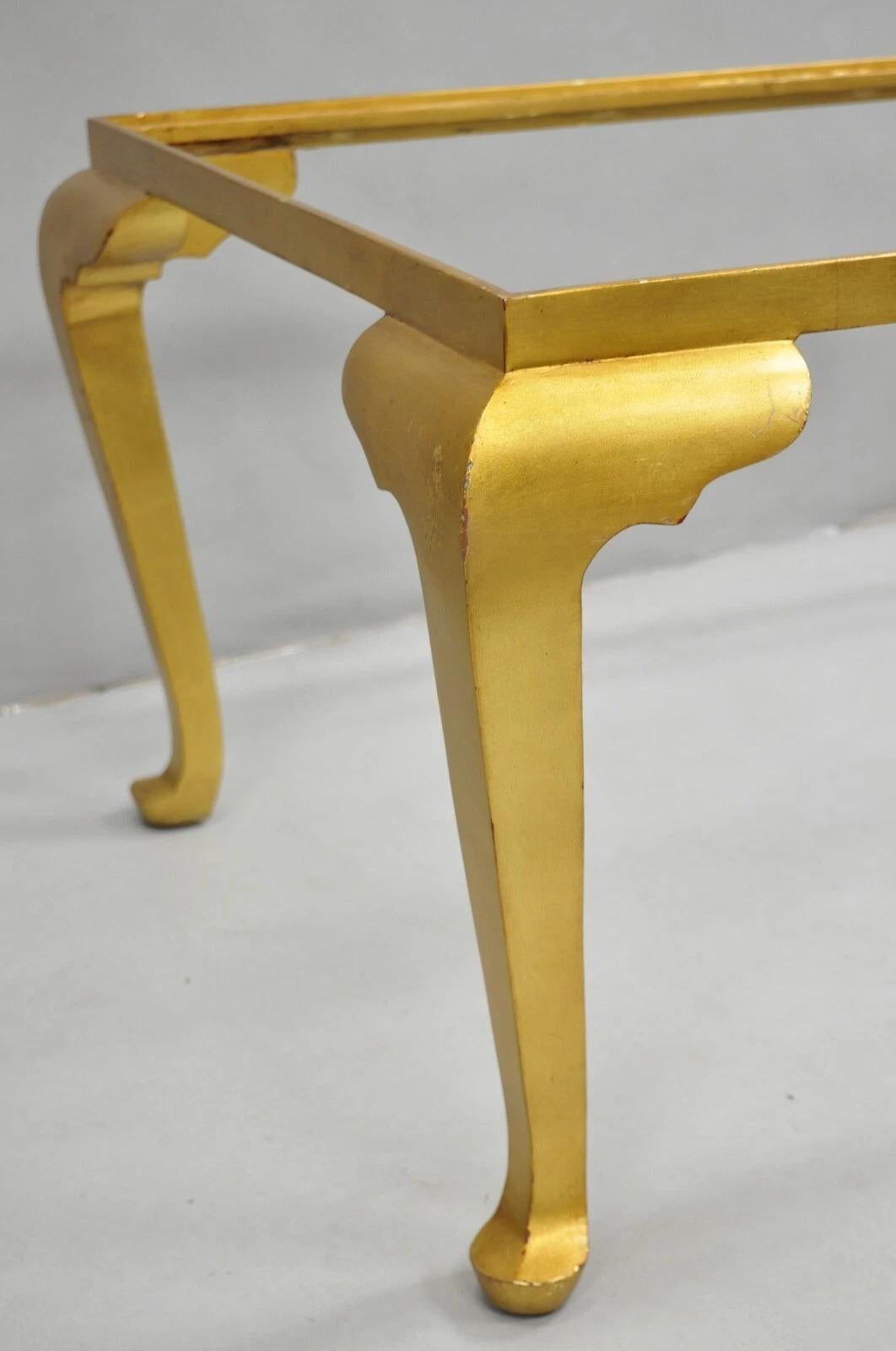 Inconnu Table basse cabriole en fer doré italien de style Hollywood Regency en vente