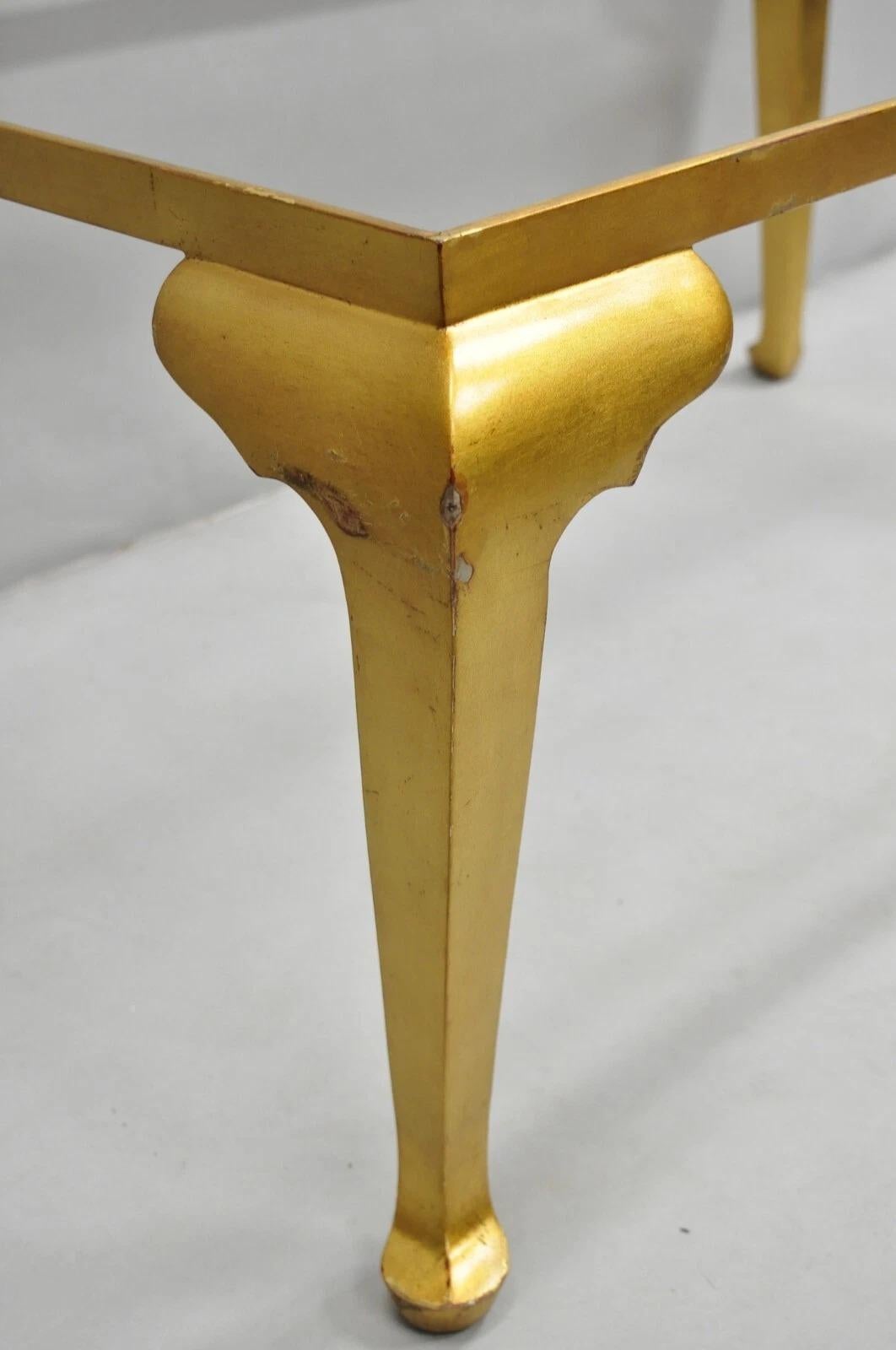 20ième siècle Table basse cabriole en fer doré italien de style Hollywood Regency en vente