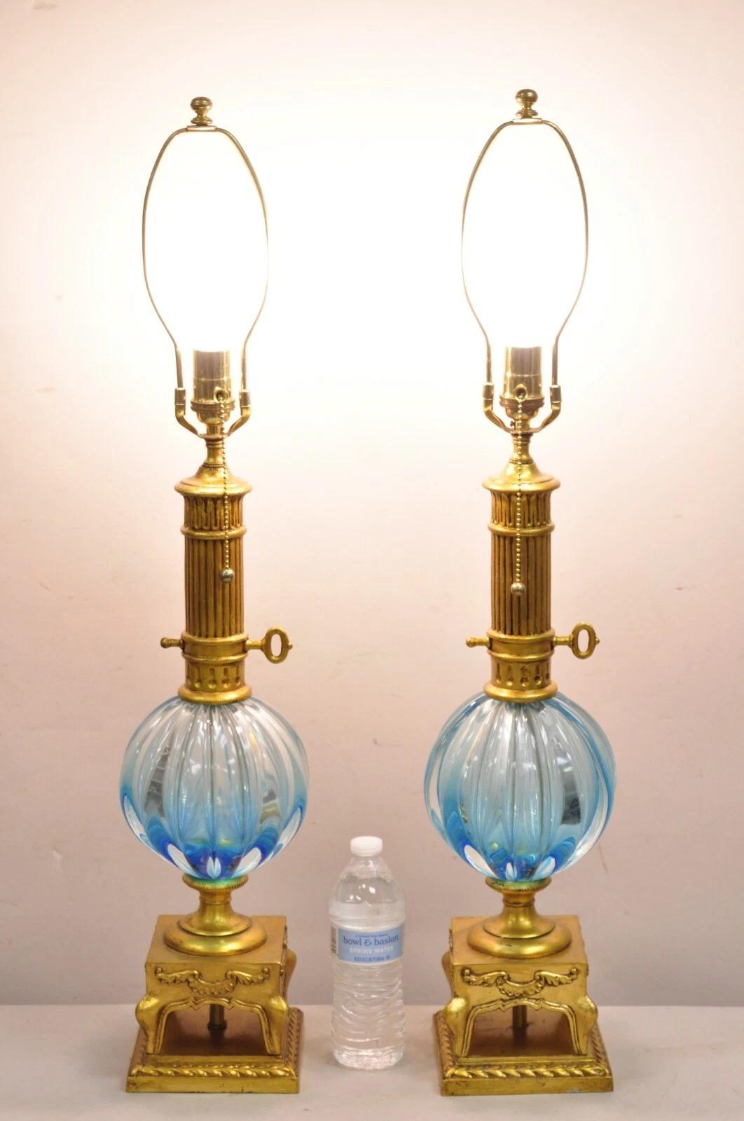 Decorator Modern Italian Murano Style Blue Blown Glass Gold Table Lamp - a Pair. CIRCA Spätes 20. Jahrhundert. Abmessungen: 33