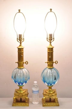 Paire de lampes de bureau italiennes modernes de style Murano en verre soufflé bleu et or