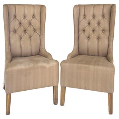 Fauteuils Wing à dossier haut touffeté d'un décorateur à retapisser