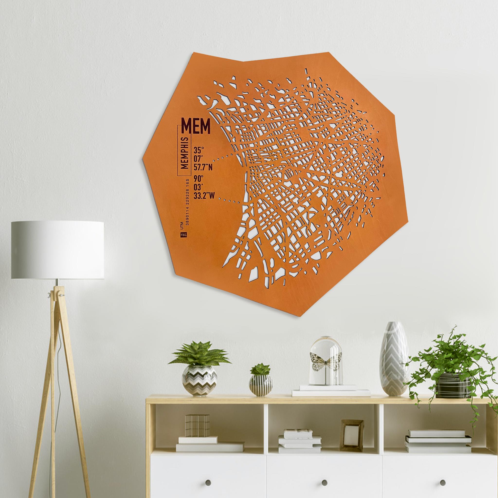 La mappa è un oggetto di arte e decorazione da muro, realizzata in pelle 