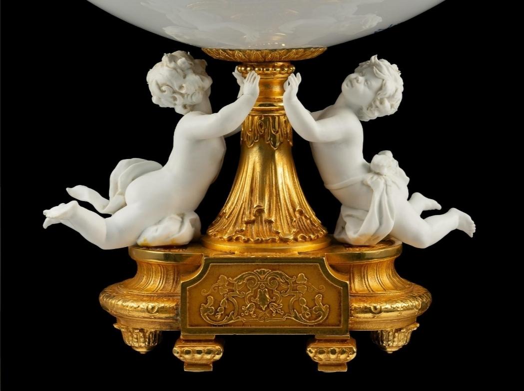 Centrotavola Decortiche Continentale in porcellana e metallo dorato e cherubini in vendita 2
