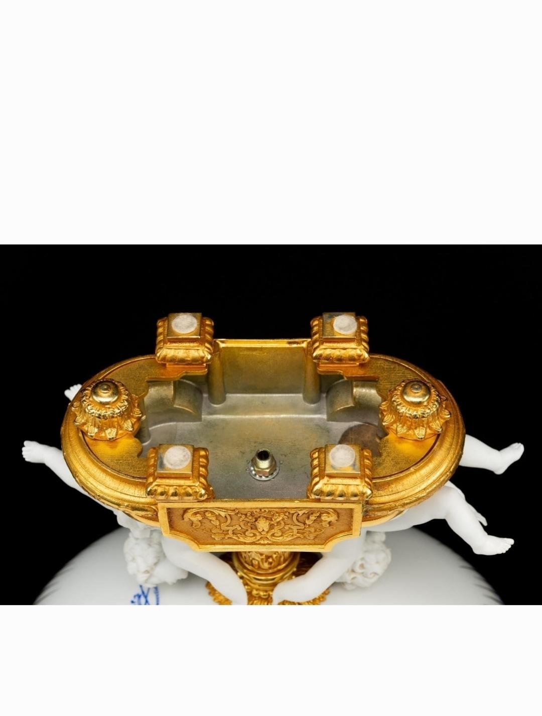 Centrotavola Decortiche Continentale in porcellana e metallo dorato e cherubini in vendita 4