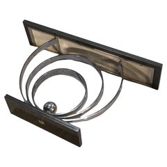 Decorus Ammonite Console Table - Acier inoxydable poli avec plateau en granit noir