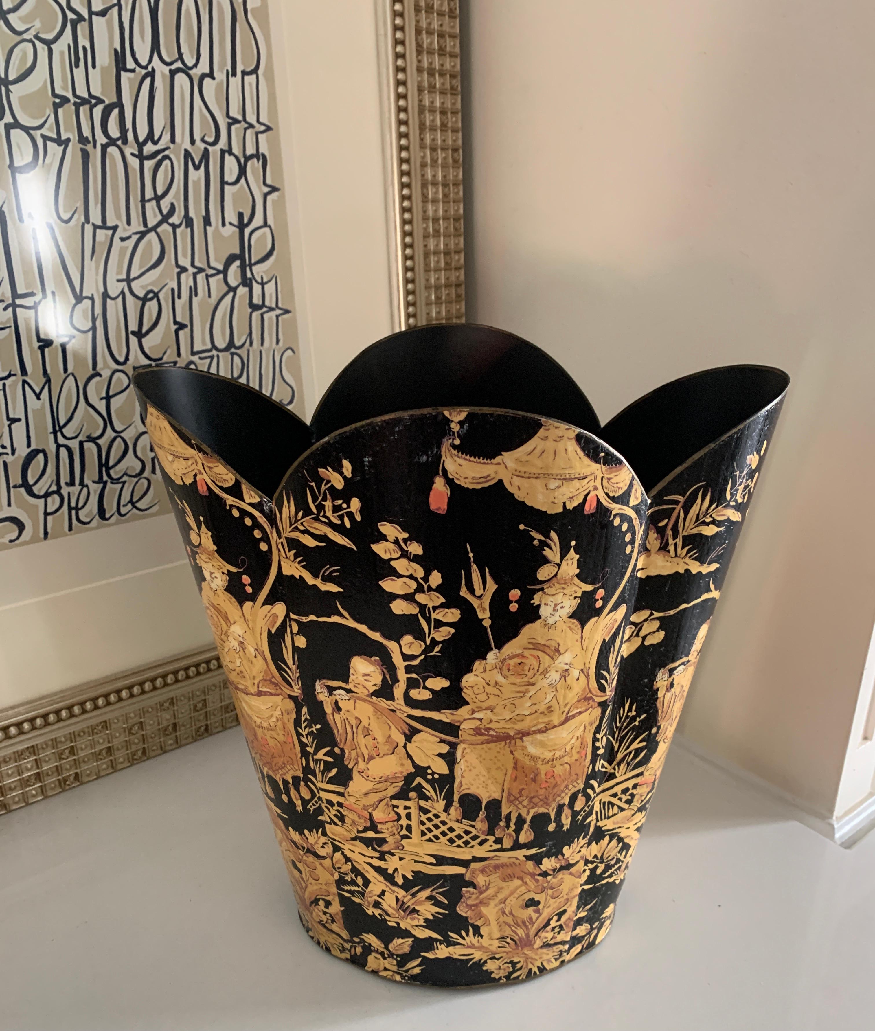 Decoupage Scallop Waste Can with Asian Motif In Good Condition In Los Angeles, CA