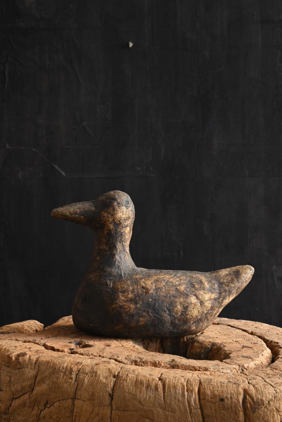 Bois Décoyés avec du papier japonais ancien attaché/Ornements d'oiseaux/20e siècle en vente