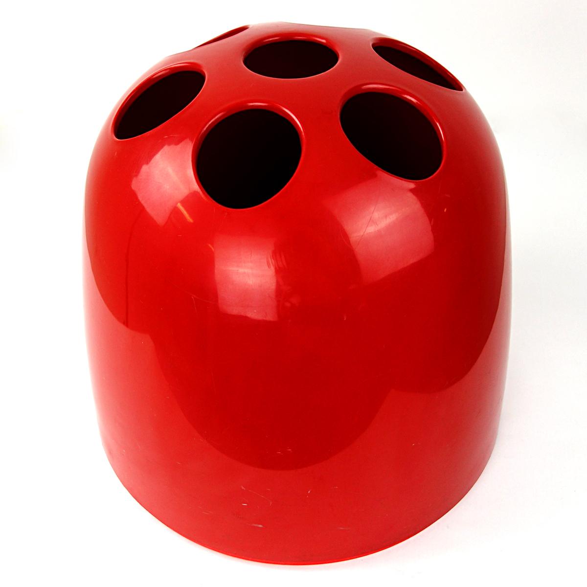 Umbrella stand Dedalo was designed in 1966 by Emma Gismondi Schweinberger for Artemide.
It is made of red ABS plastic.
The series consisted of three different sizes: the small Dedalino (a pencil holders), the medium sized Dedalotto (a vase) and
