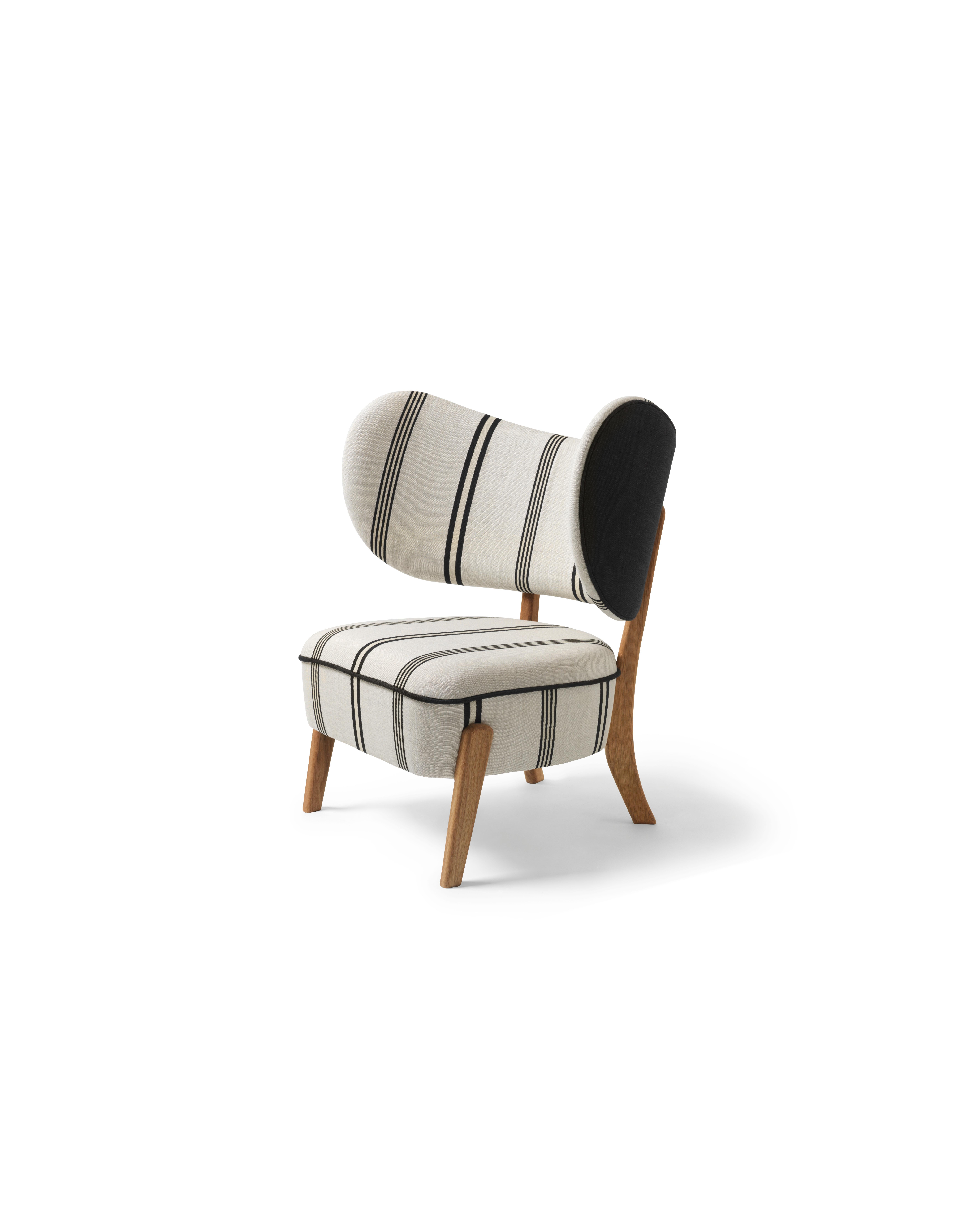 DEDAR/Linear TMBO Lounge Chair by Mazo Design
Dimensions: W 90 x D 68.5 x H 87 cm
Materials: Oak, Textile 
Also Available: ROMO/Linara, DAW/Royal, KVADRAT/Remix, KVADRAT/Hallingdal & Fiord, BUTE/Storr, DEDAR/Linear,
DAW/Mohair & Mcnutt,