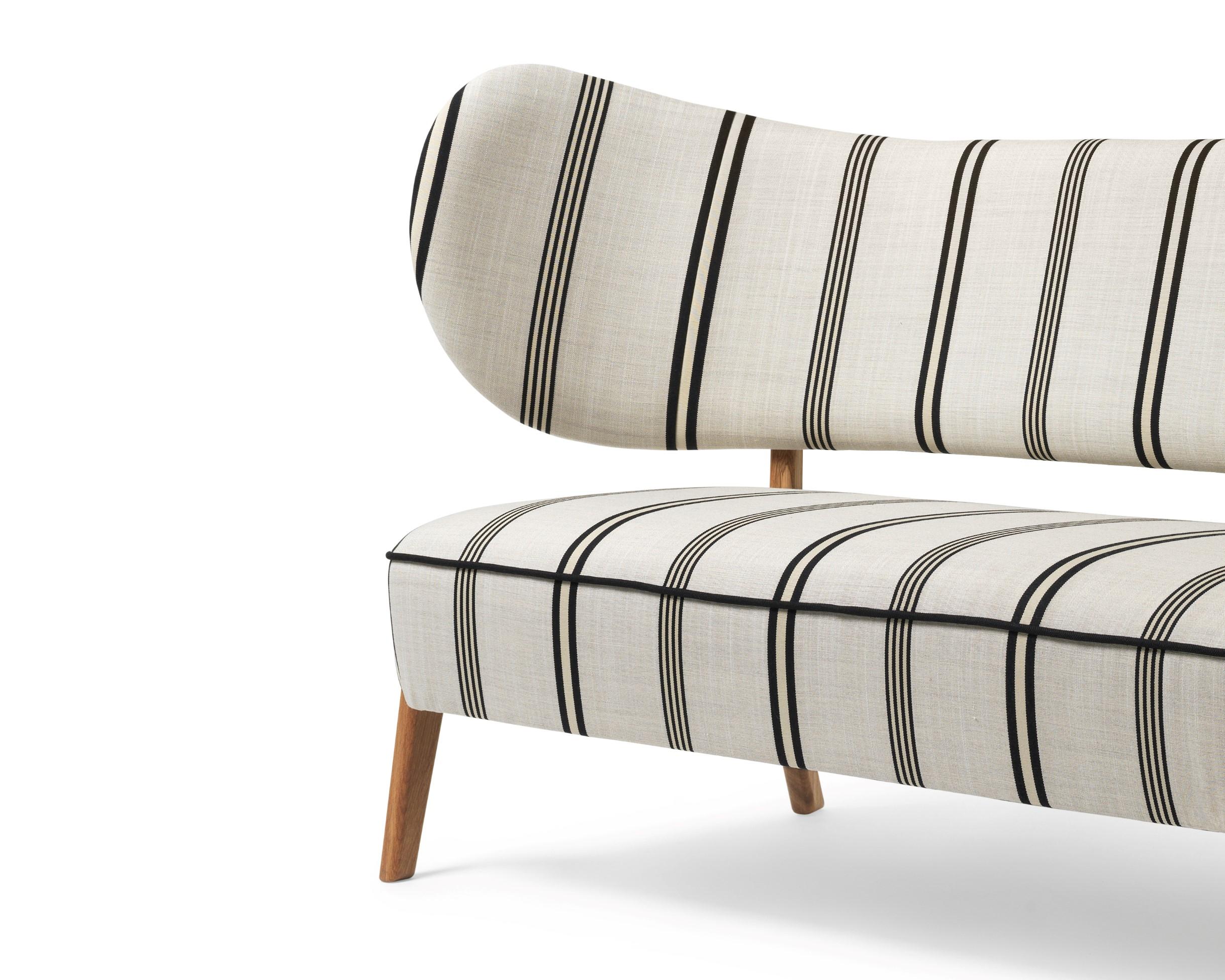 Gestreiftes TMBO Lounge-Sofa in Eiche und Dedar/Linear-Polsterung von Mazo Design (Postmoderne) im Angebot