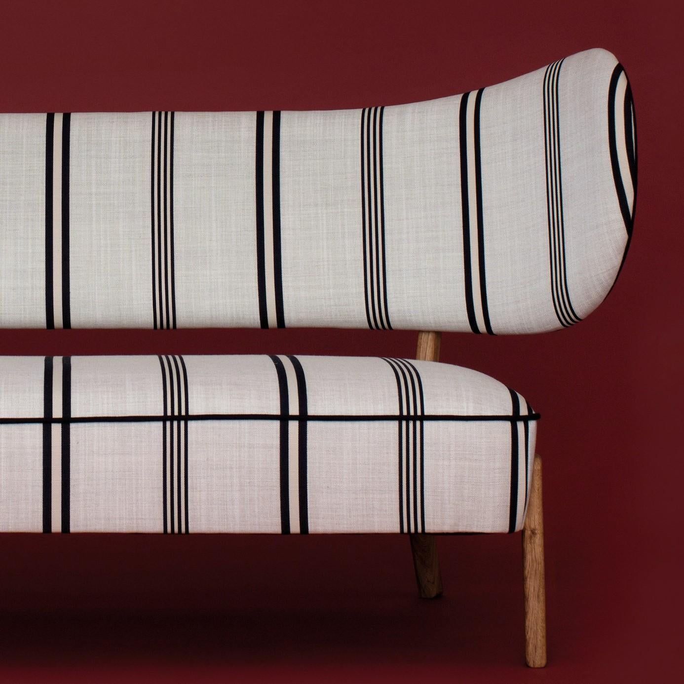Gestreiftes TMBO Lounge-Sofa in Eiche und Dedar/Linear-Polsterung von Mazo Design (Sonstiges) im Angebot