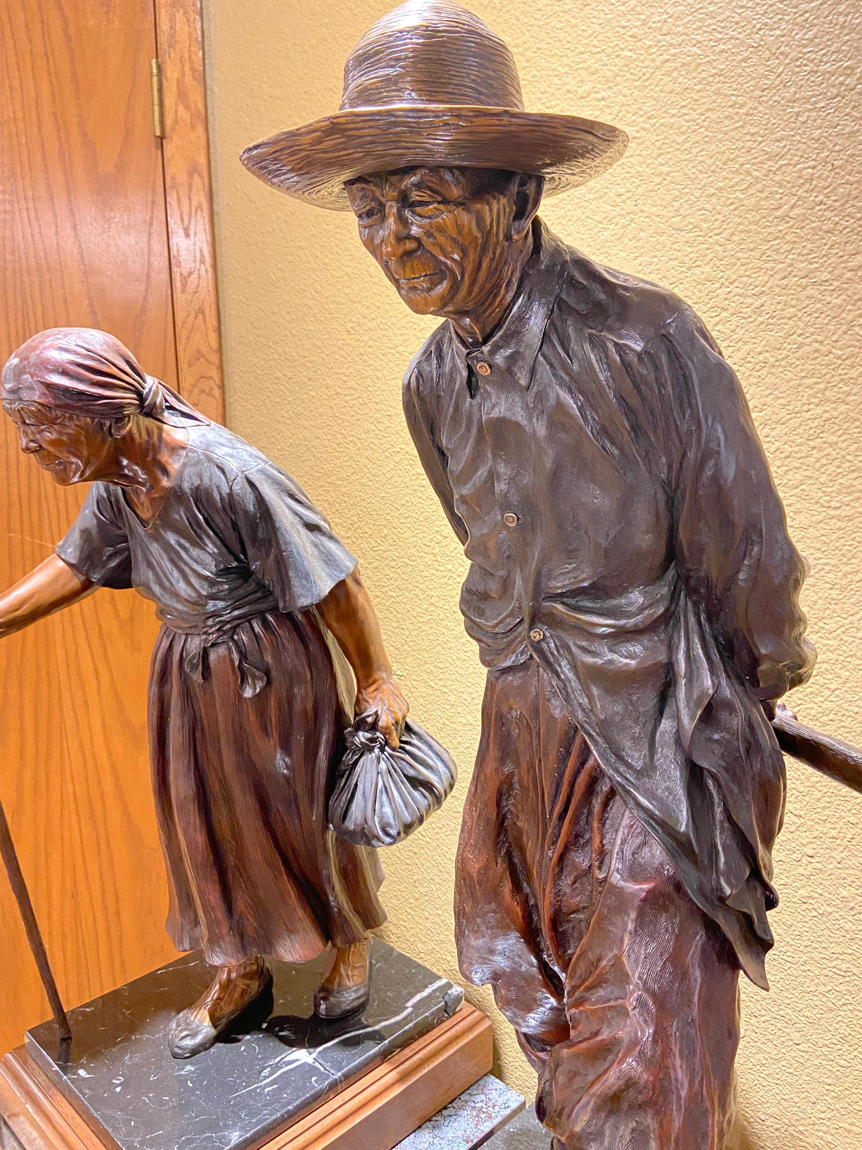 Le fermier Han et la femme de ferme - Réalisme américain Sculpture par Dee Clements